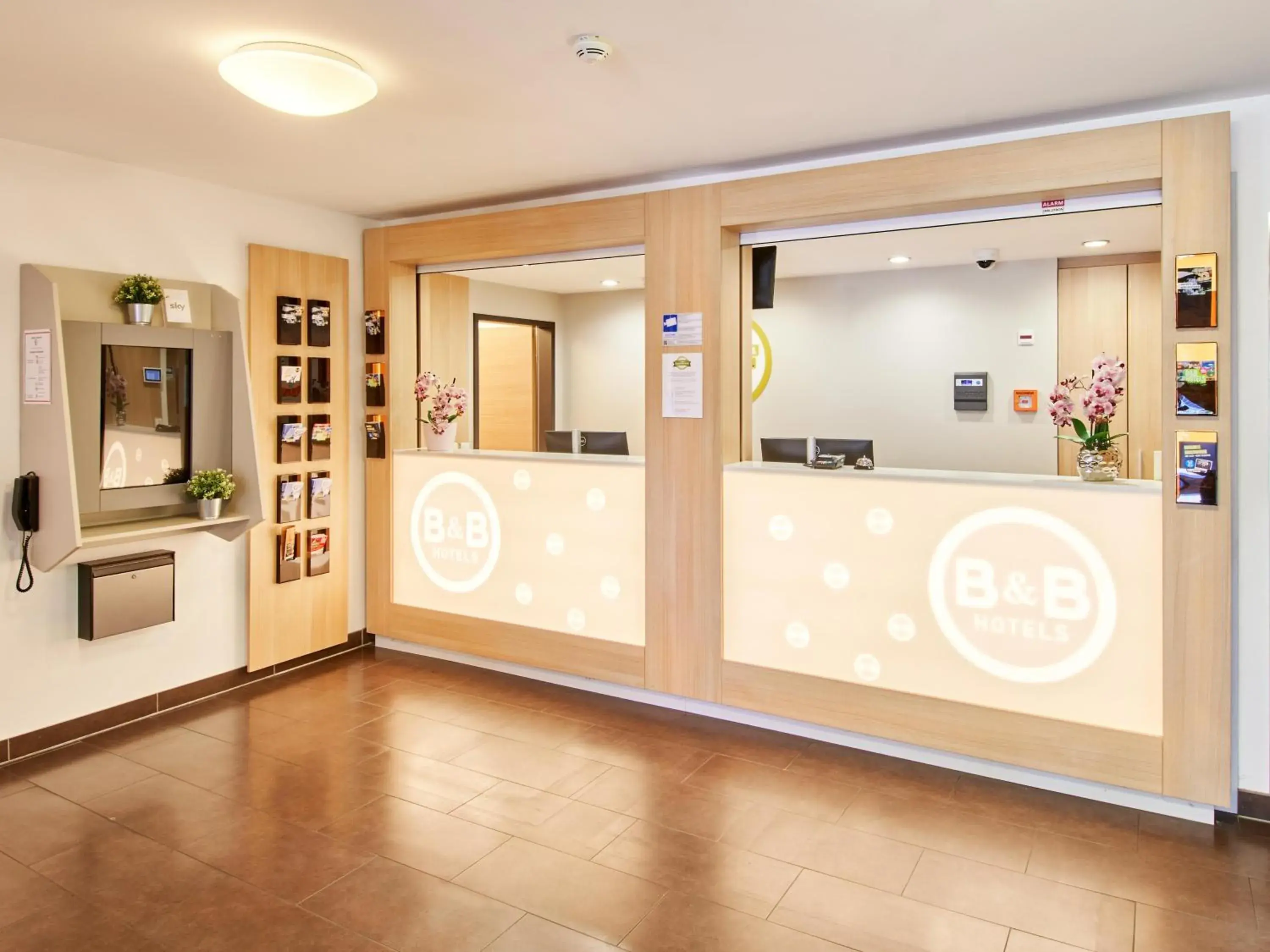 Lobby or reception in B&B Hotel Mainz-Hechtsheim