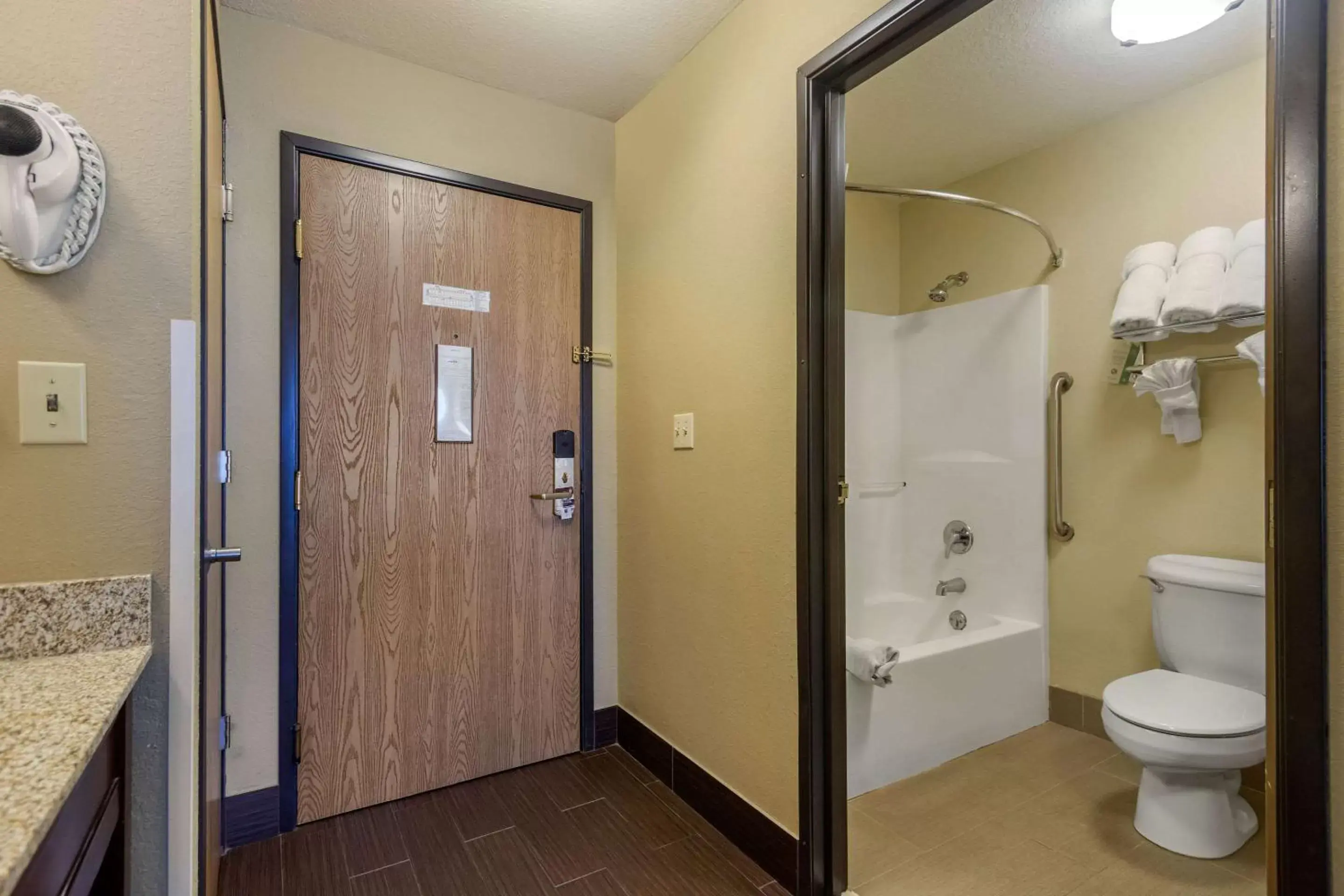 Photo of the whole room, Bathroom in Comfort Inn & Suites Pittsburg