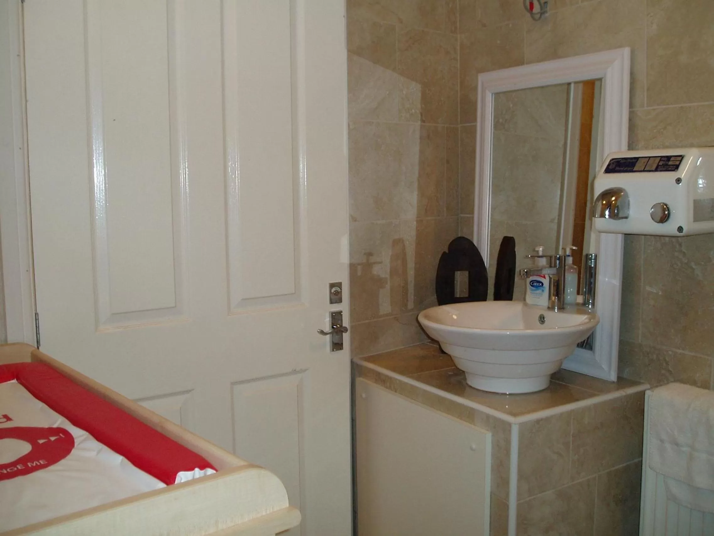 Toilet in The Whittington and Cat