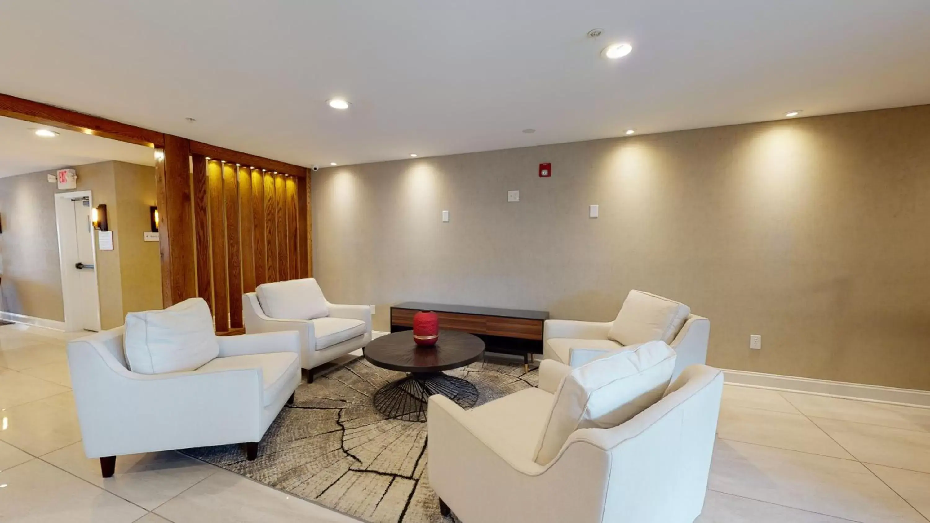 Lobby or reception, Seating Area in Ramada by Wyndham Strasburg - Shenandoah Valley