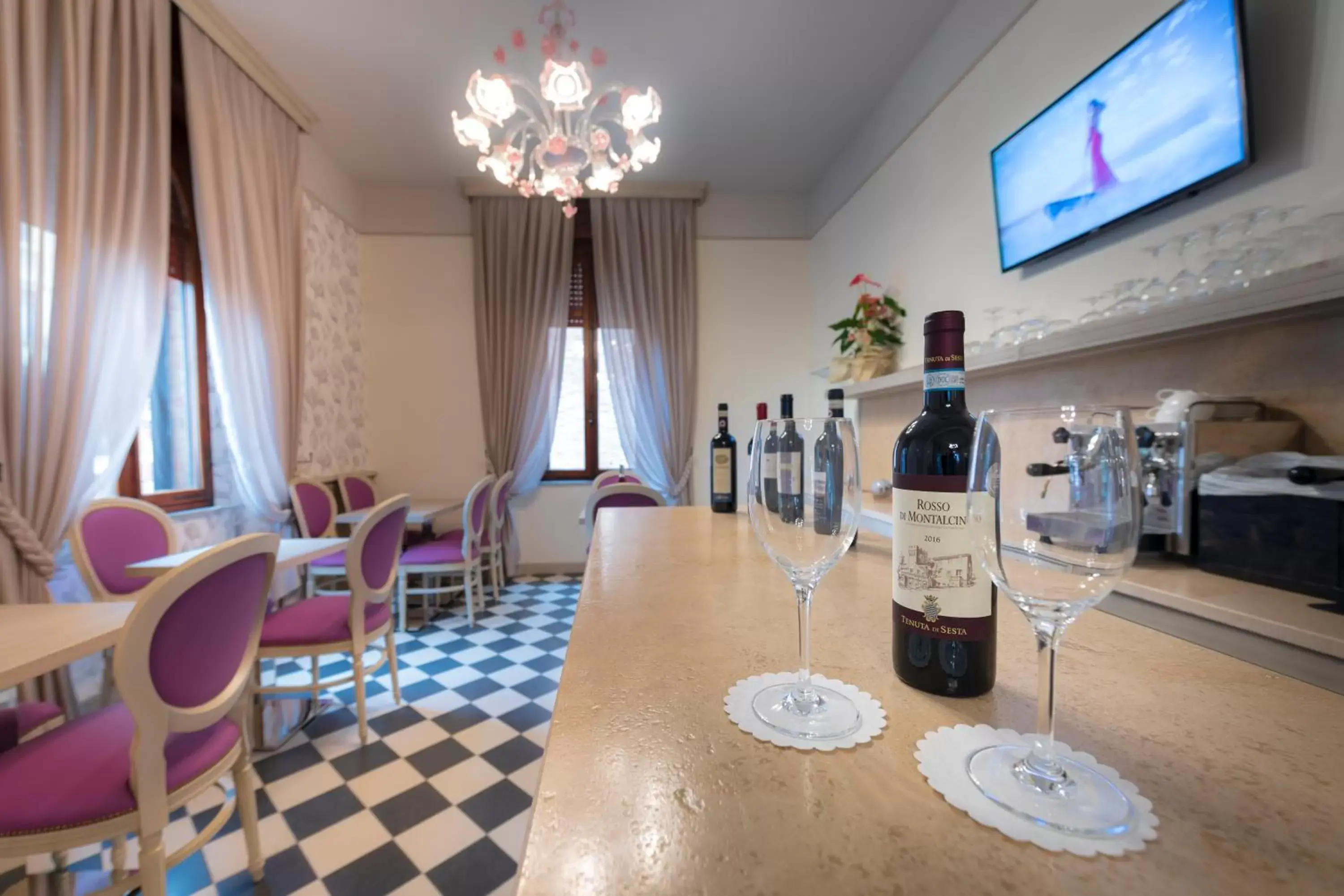 Communal lounge/ TV room in Villa Elda Boutique Hotel