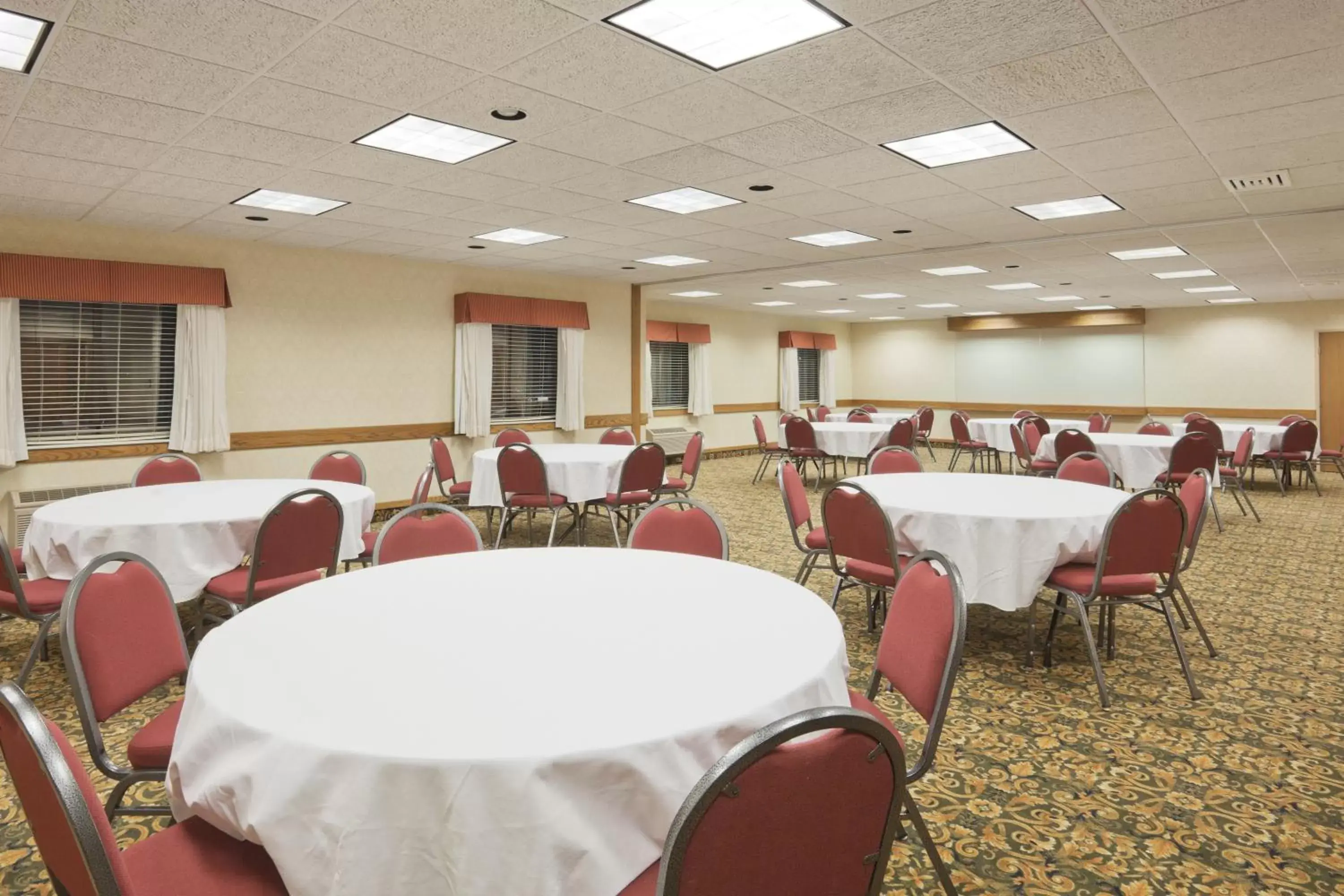 Banquet/Function facilities, Banquet Facilities in Baymont by Wyndham Portage