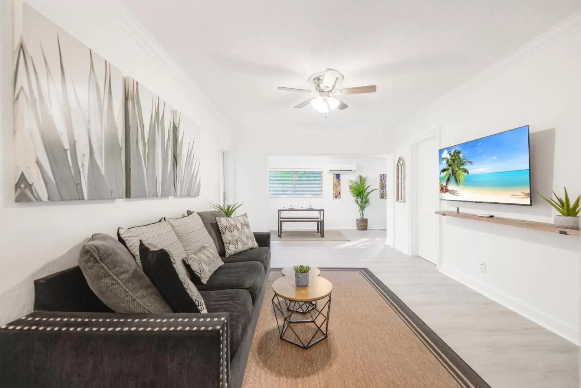 Living room, Seating Area in Alani Bay Villas