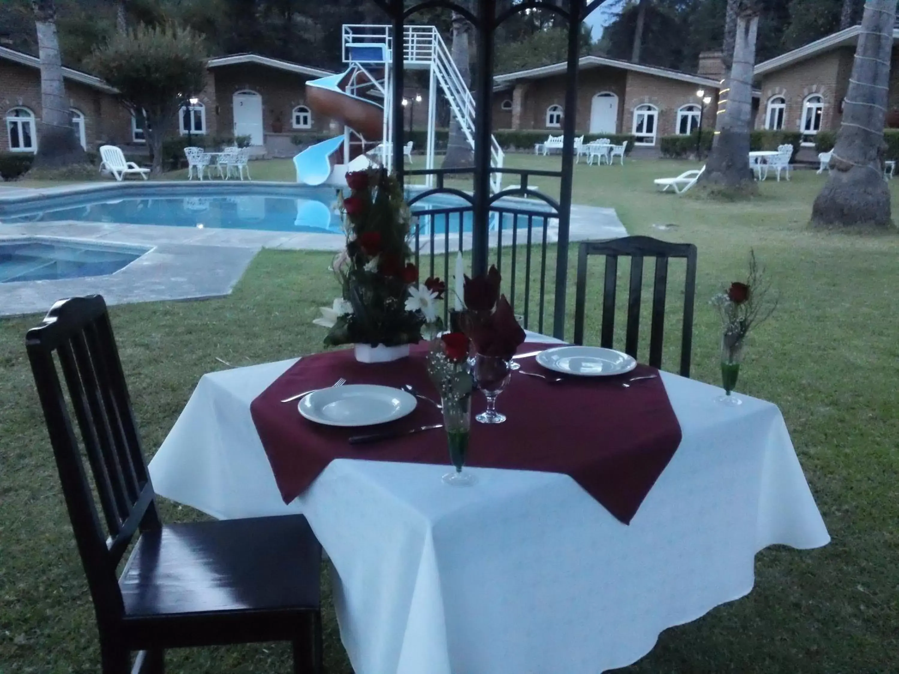 Garden, Restaurant/Places to Eat in Hotel Villa Monarca Inn