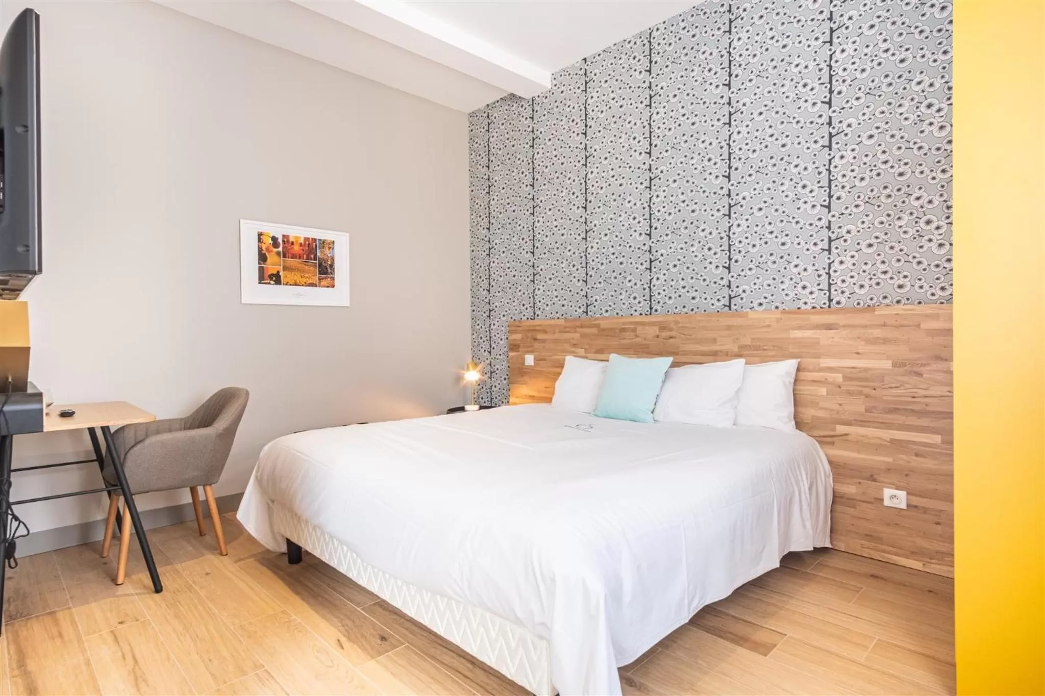 Small Double Room in Chambres d'hôtes du Château de Seguin