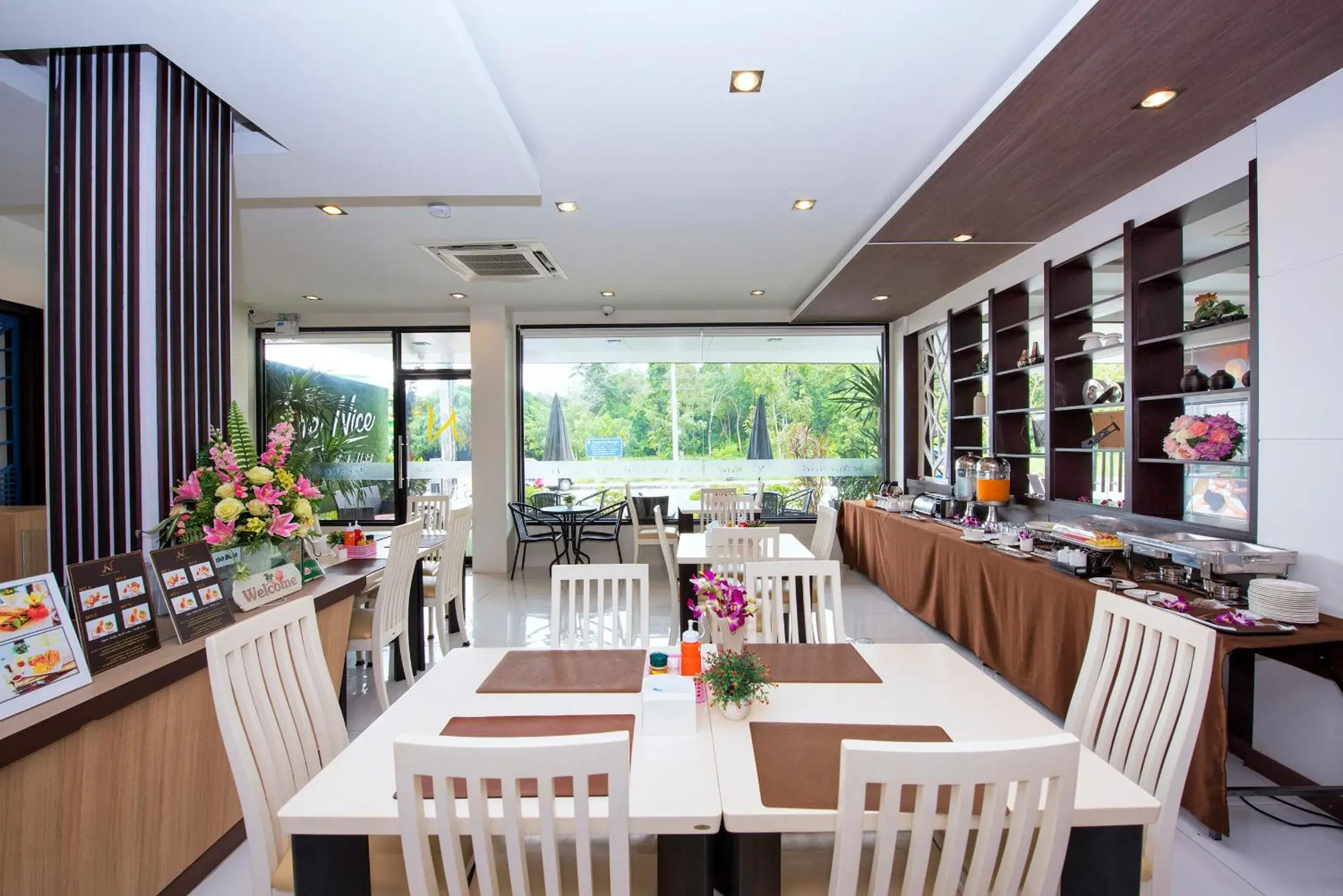 Restaurant/Places to Eat in The Nice Krabi Hotel