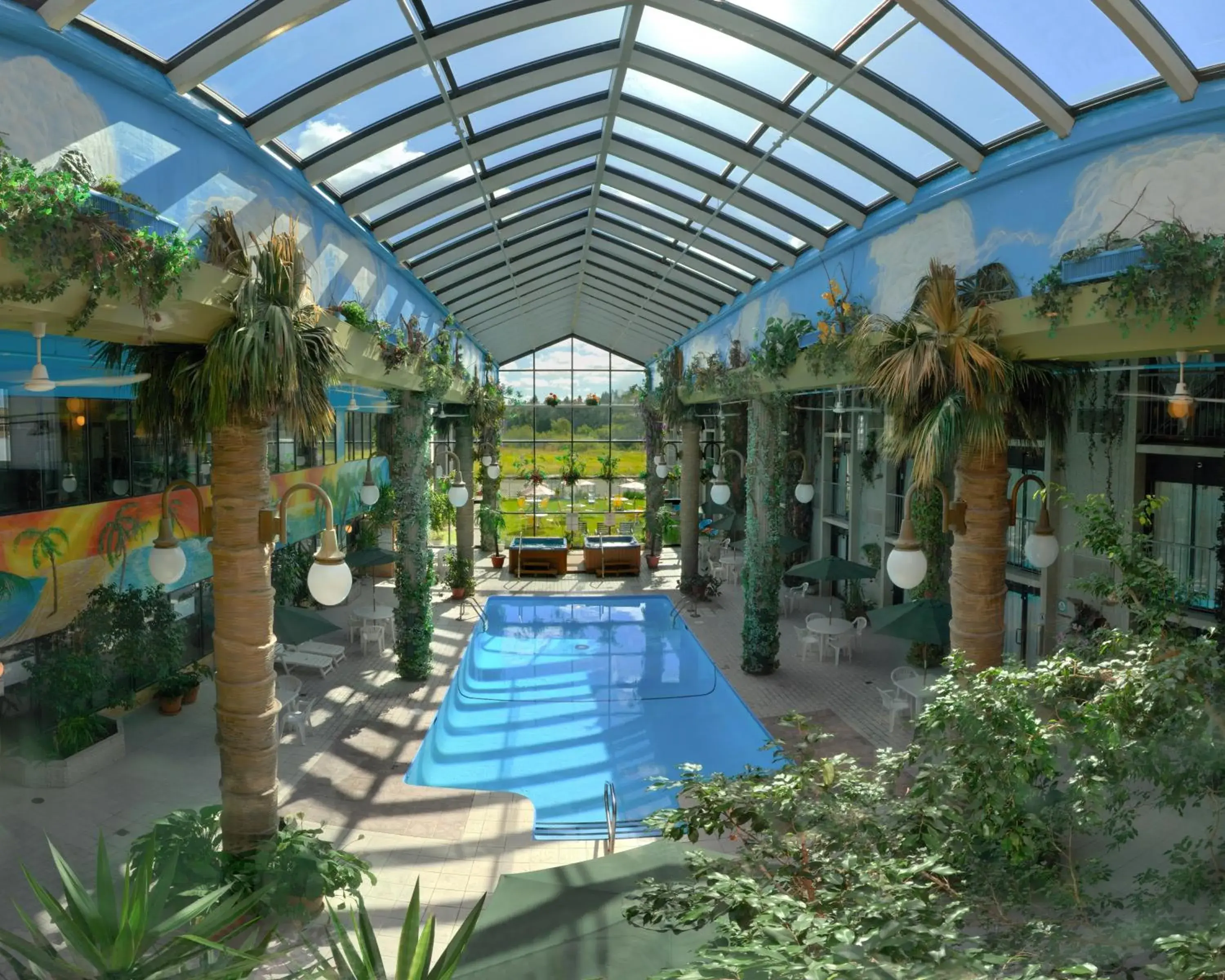 Swimming pool, Banquet Facilities in La Sagueneenne - Hotel et Centre de Congres