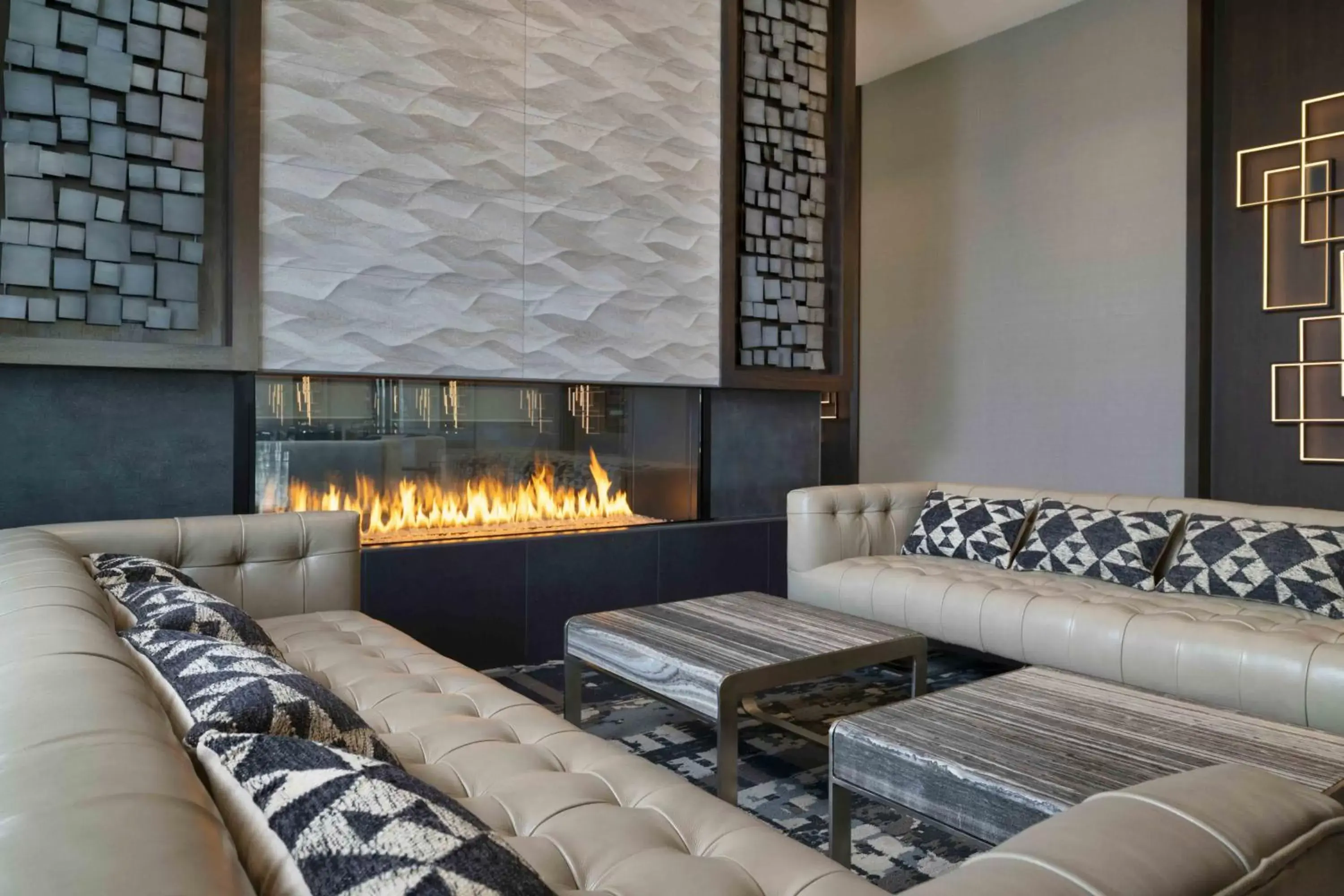 Lobby or reception, Seating Area in Holiday Inn Express - Boston Logan Airport - Revere, an IHG Hotel