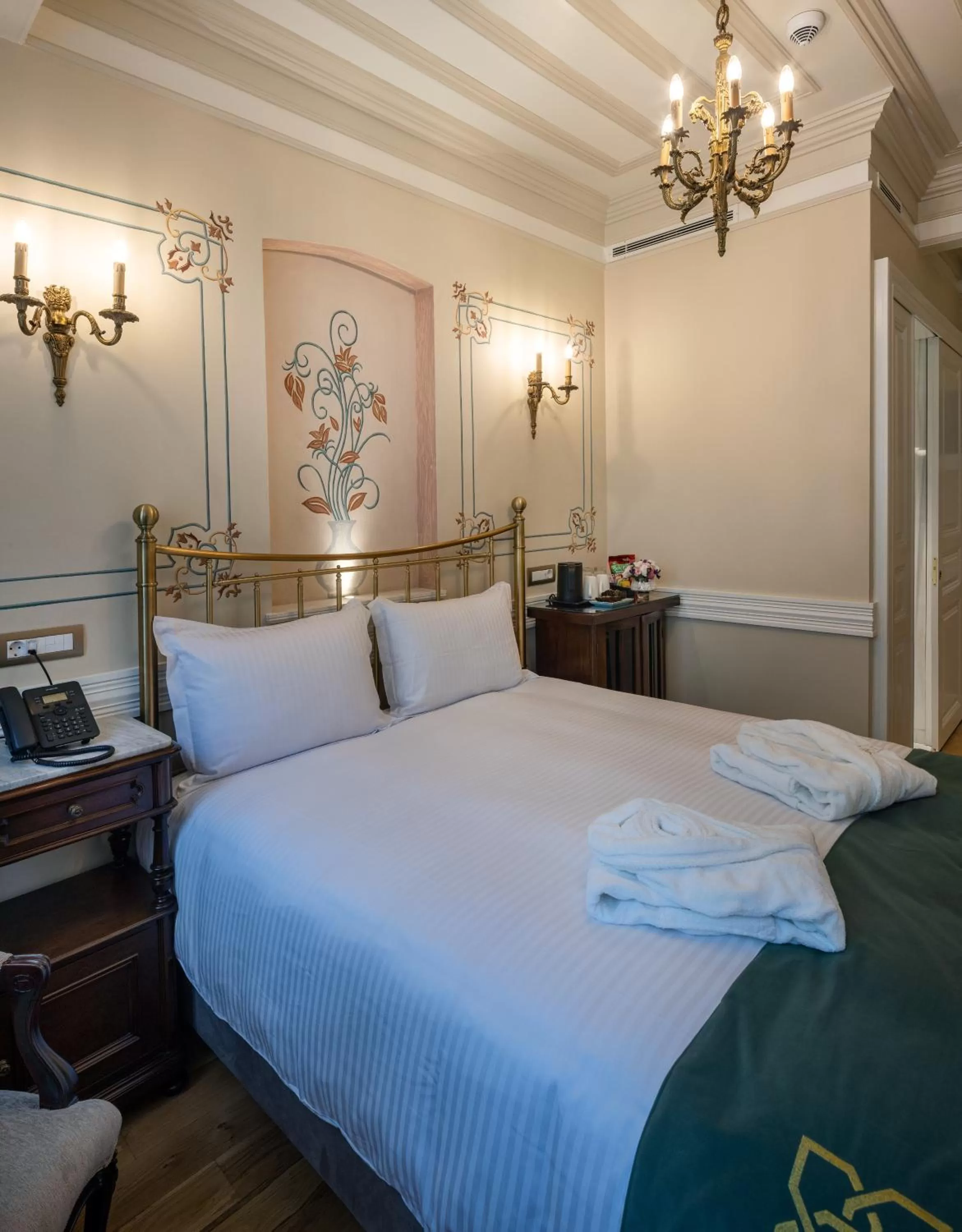 Bed in Hotel Turkish House