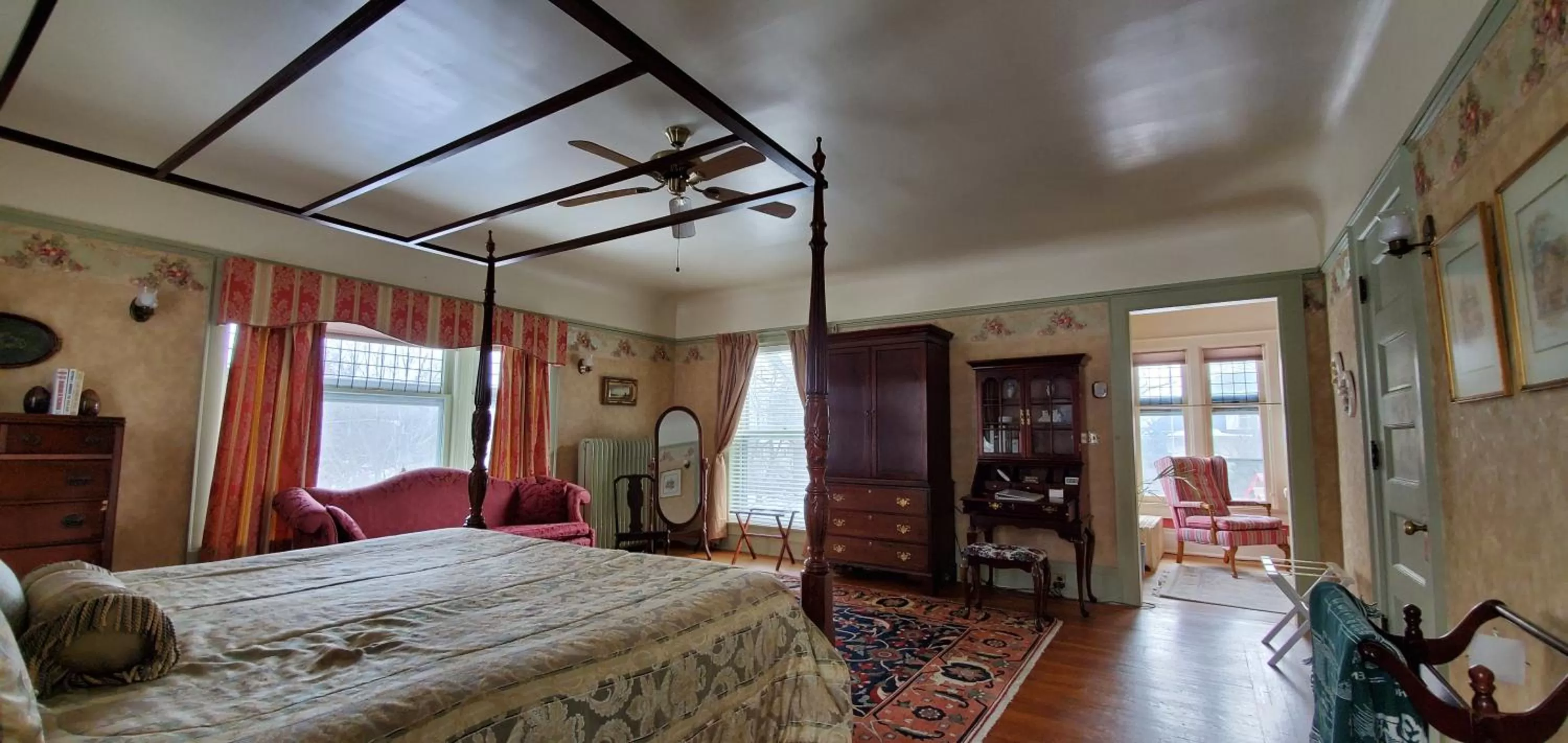 Photo of the whole room in Saravilla Bed & Breakfast