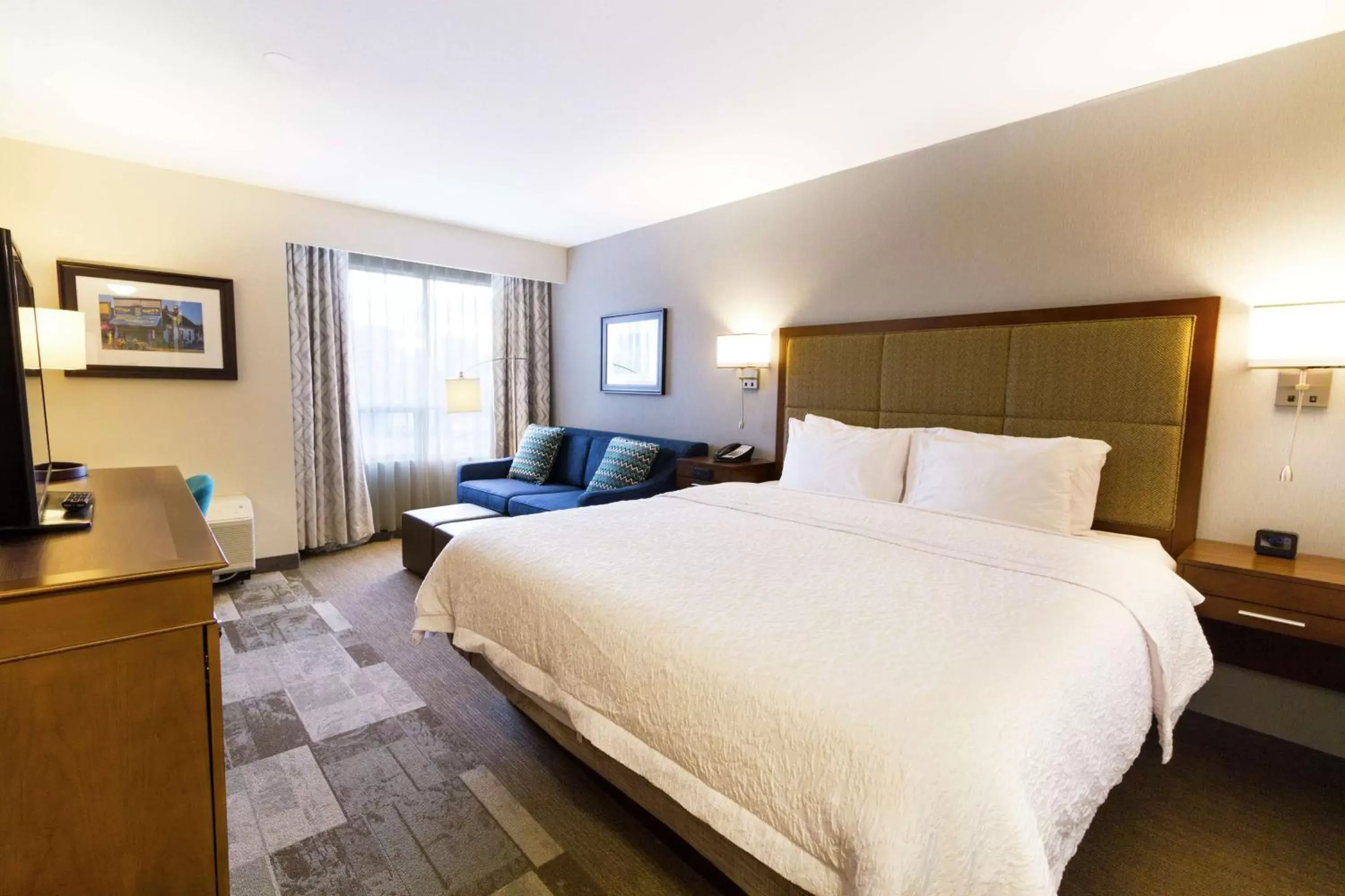 Bedroom, Bed in Hampton Inn - Vancouver Airport/Richmond