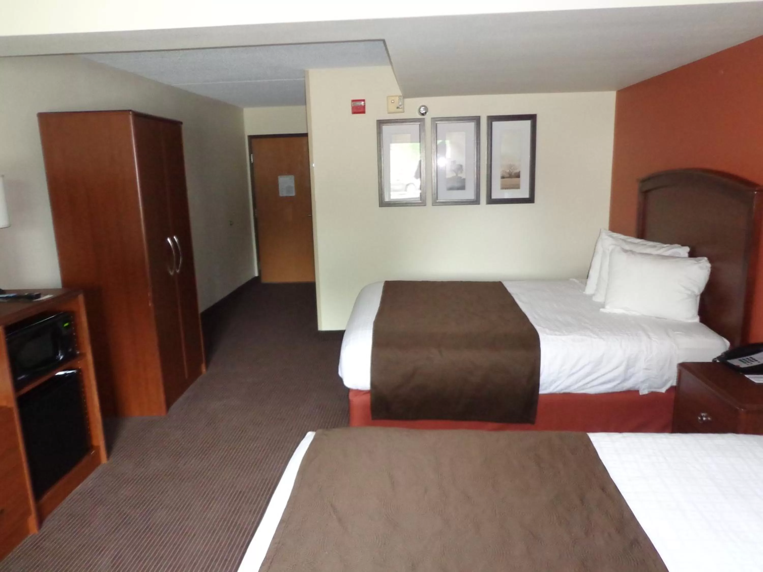Bedroom, Bed in AmericInn by Wyndham Grand Forks