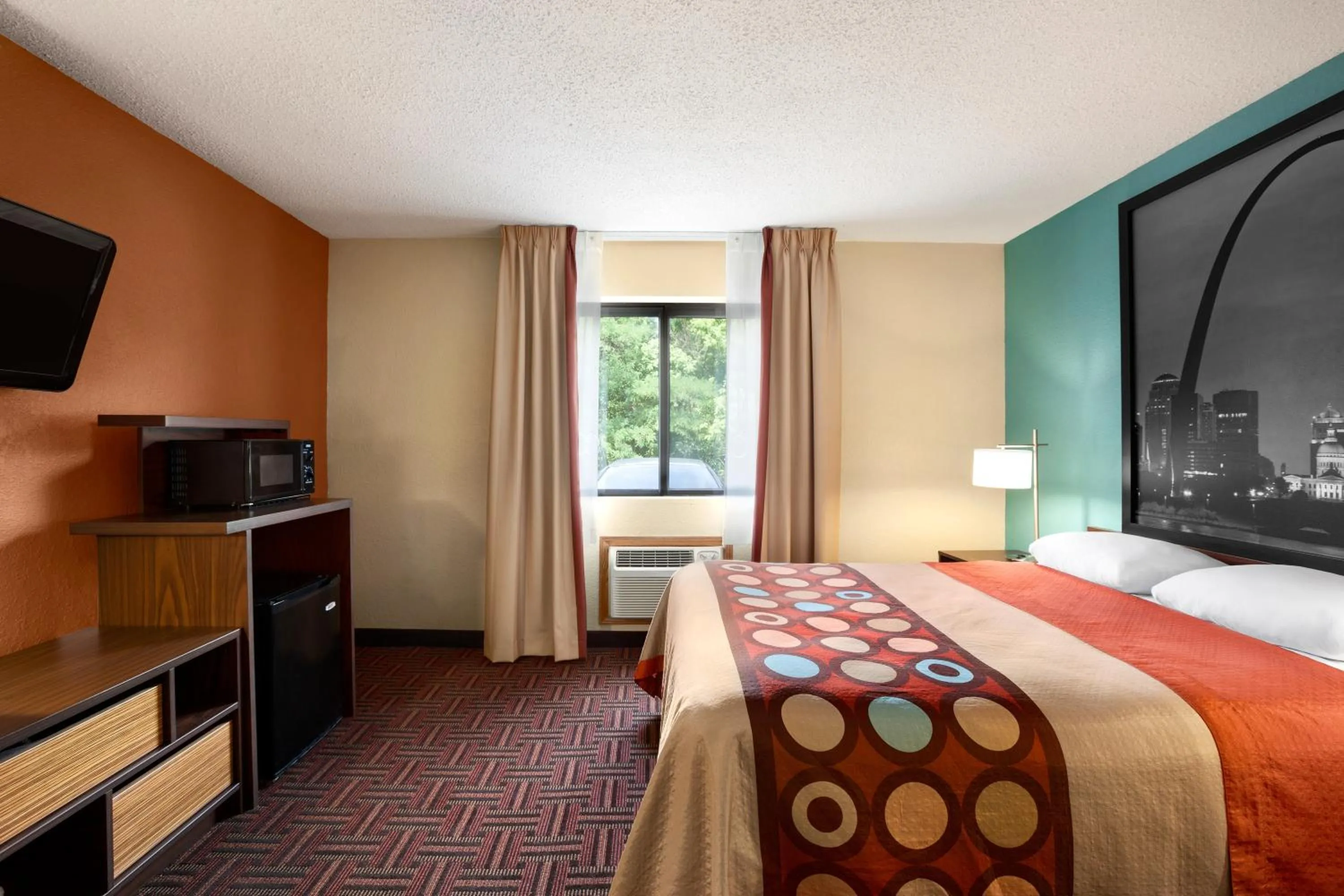 Photo of the whole room, Bed in Super 8 by Wyndham Fairview Heights-St. Louis