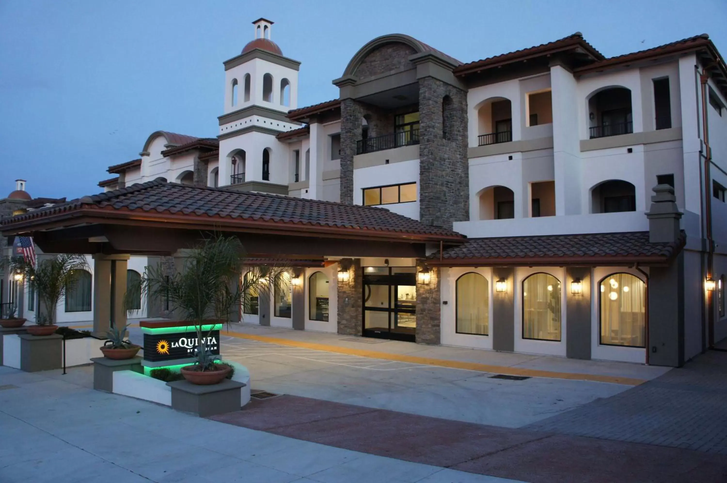Property Building in La Quinta Inn & Suites by Wyndham Santa Cruz