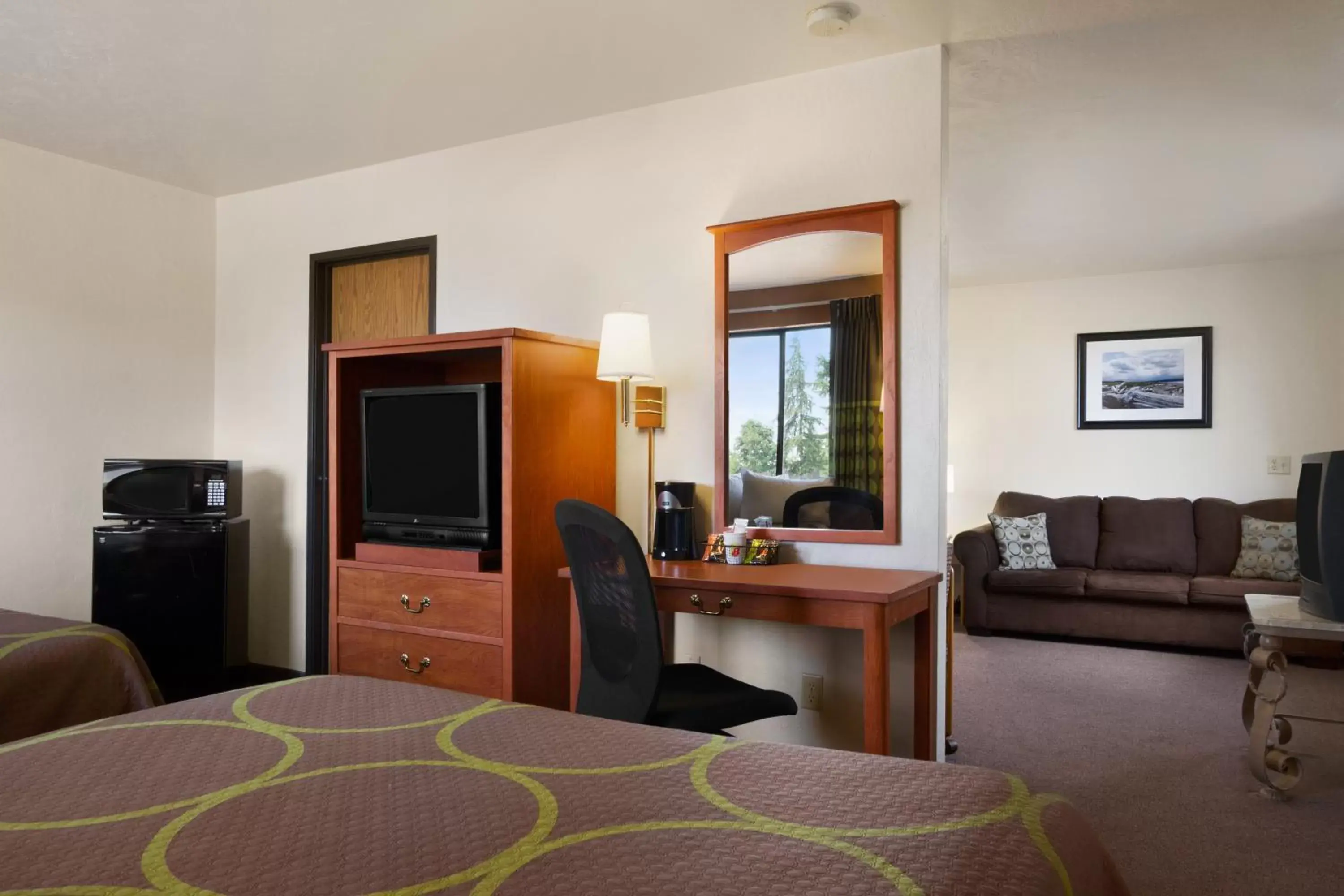 Bed, TV/Entertainment Center in Super 8 by Wyndham Port Angeles at Olympic National Park