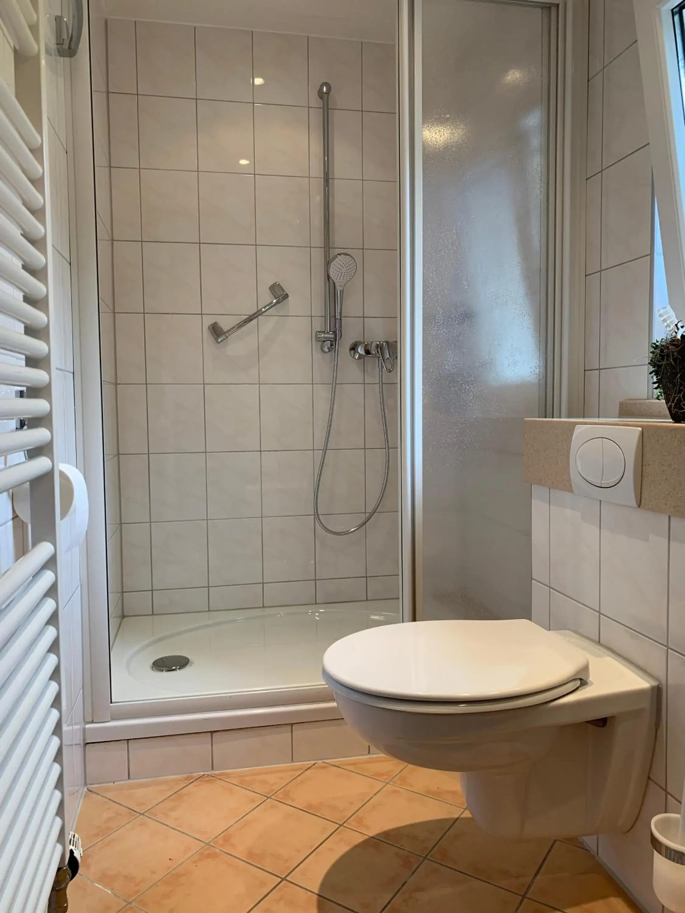 Shower, Bathroom in Stumbergers Hotel