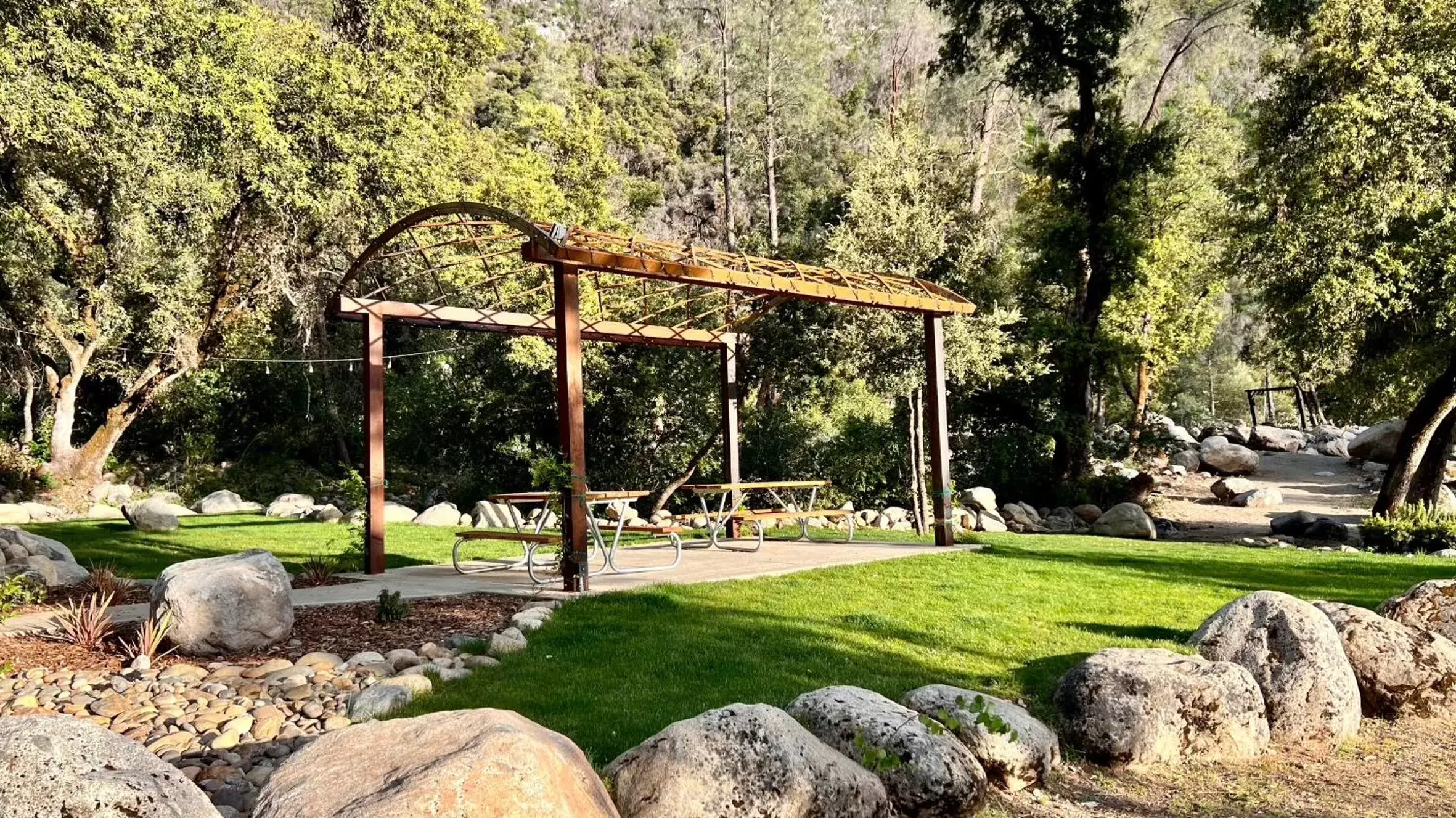 Garden in Yosemite View Lodge