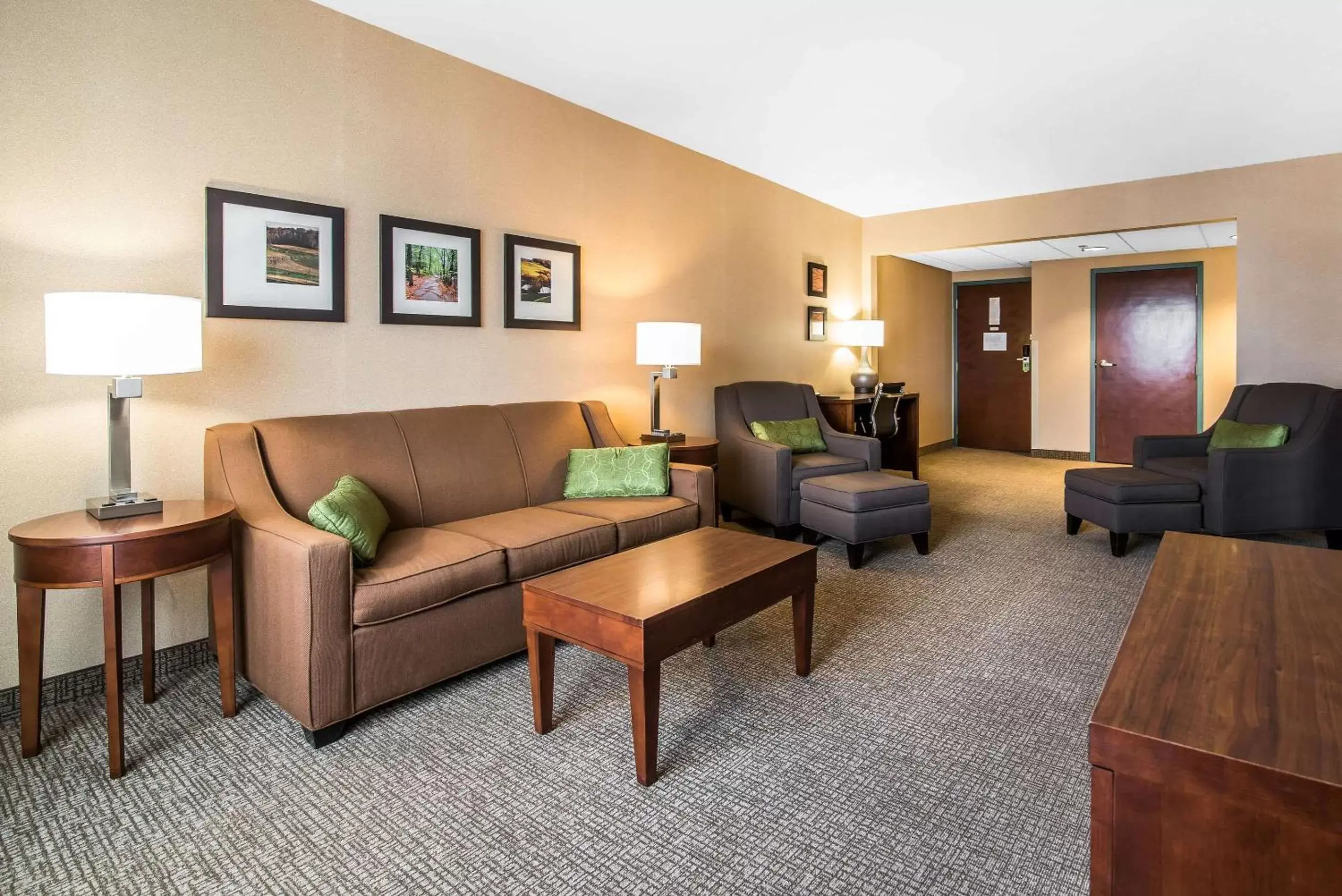 Photo of the whole room, Seating Area in Quality Inn & Suites Towanda