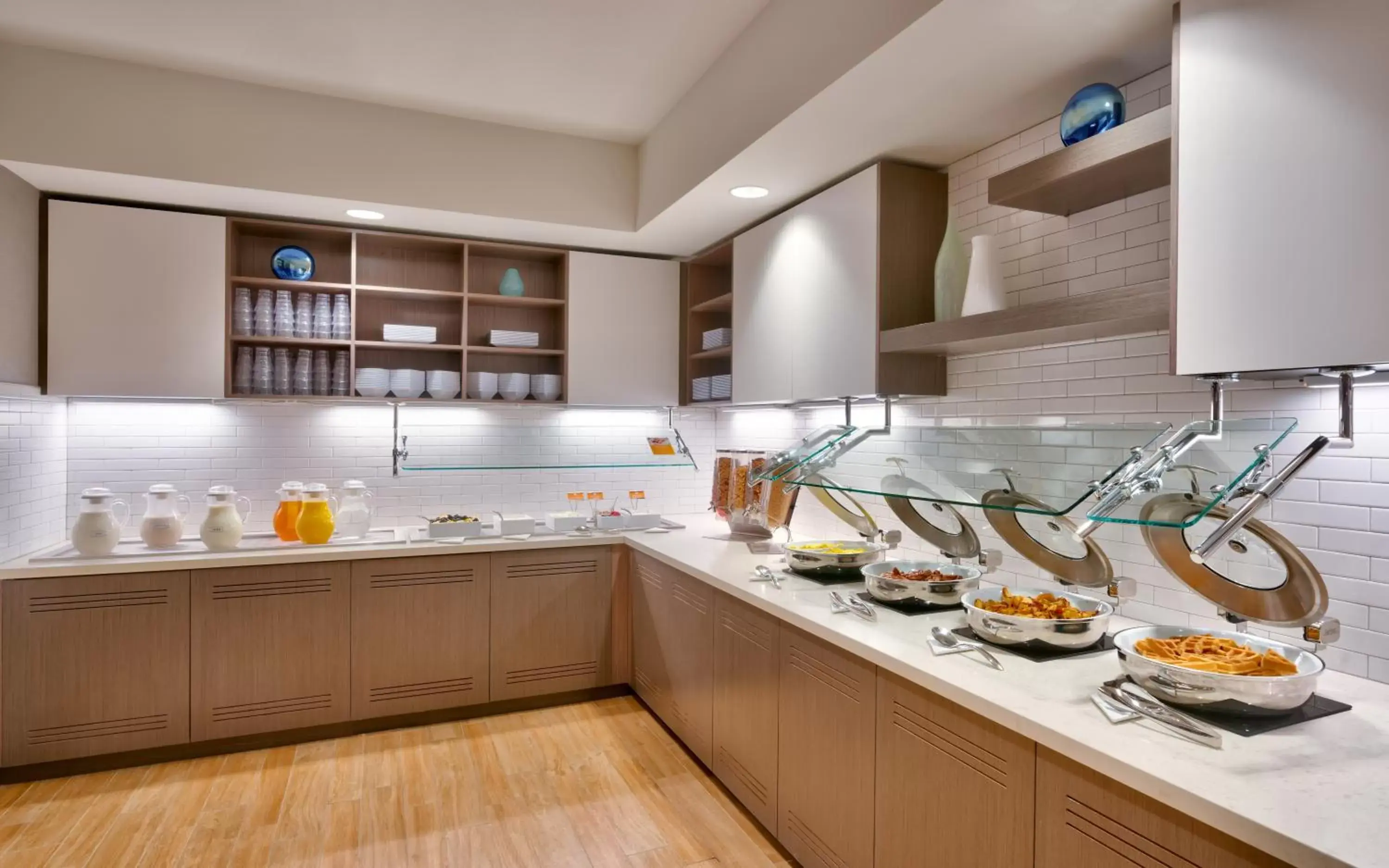 Buffet breakfast, Kitchen/Kitchenette in Hyatt House Provo/Pleasant Grove