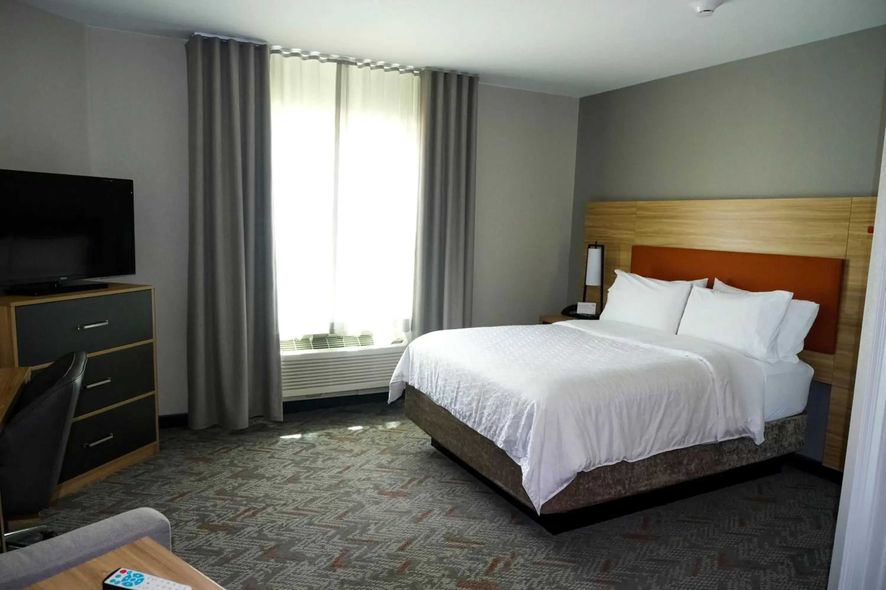 Photo of the whole room, Bed in Candlewood Suites - Ocala I-75, an IHG Hotel