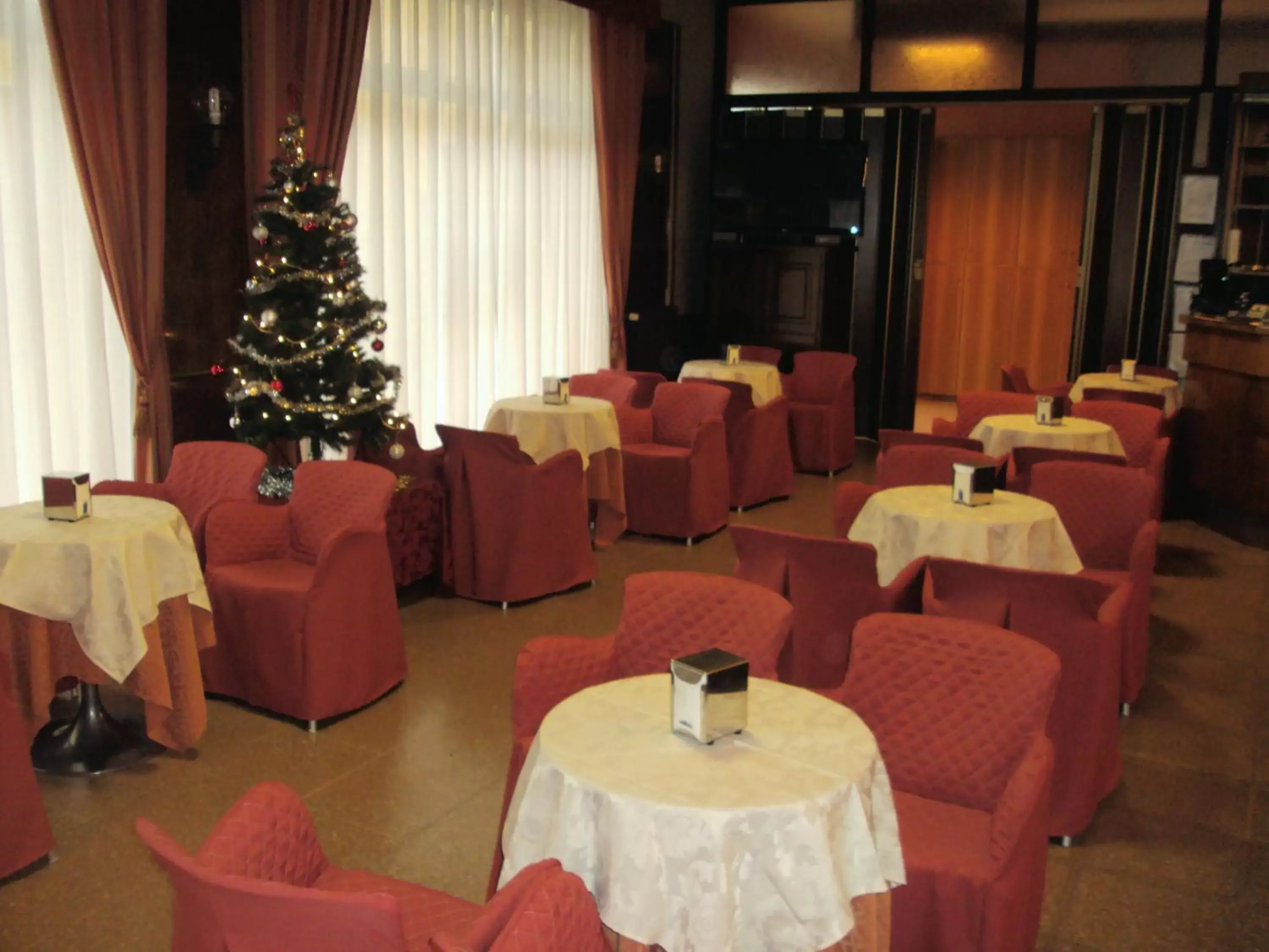 Restaurant/Places to Eat in hotel ristorante vittoria