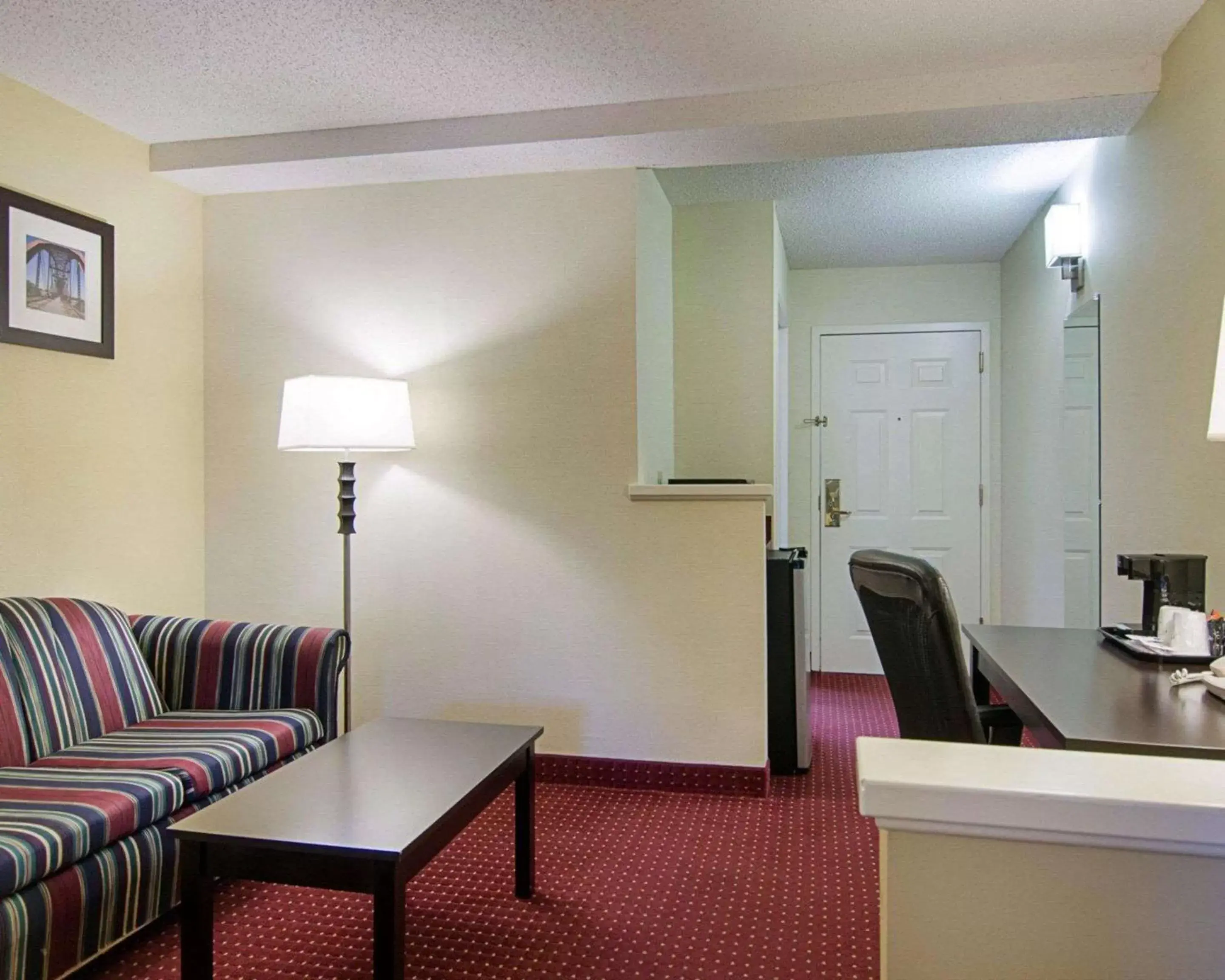 Photo of the whole room, Seating Area in Quality Inn & Suites Little Rock West