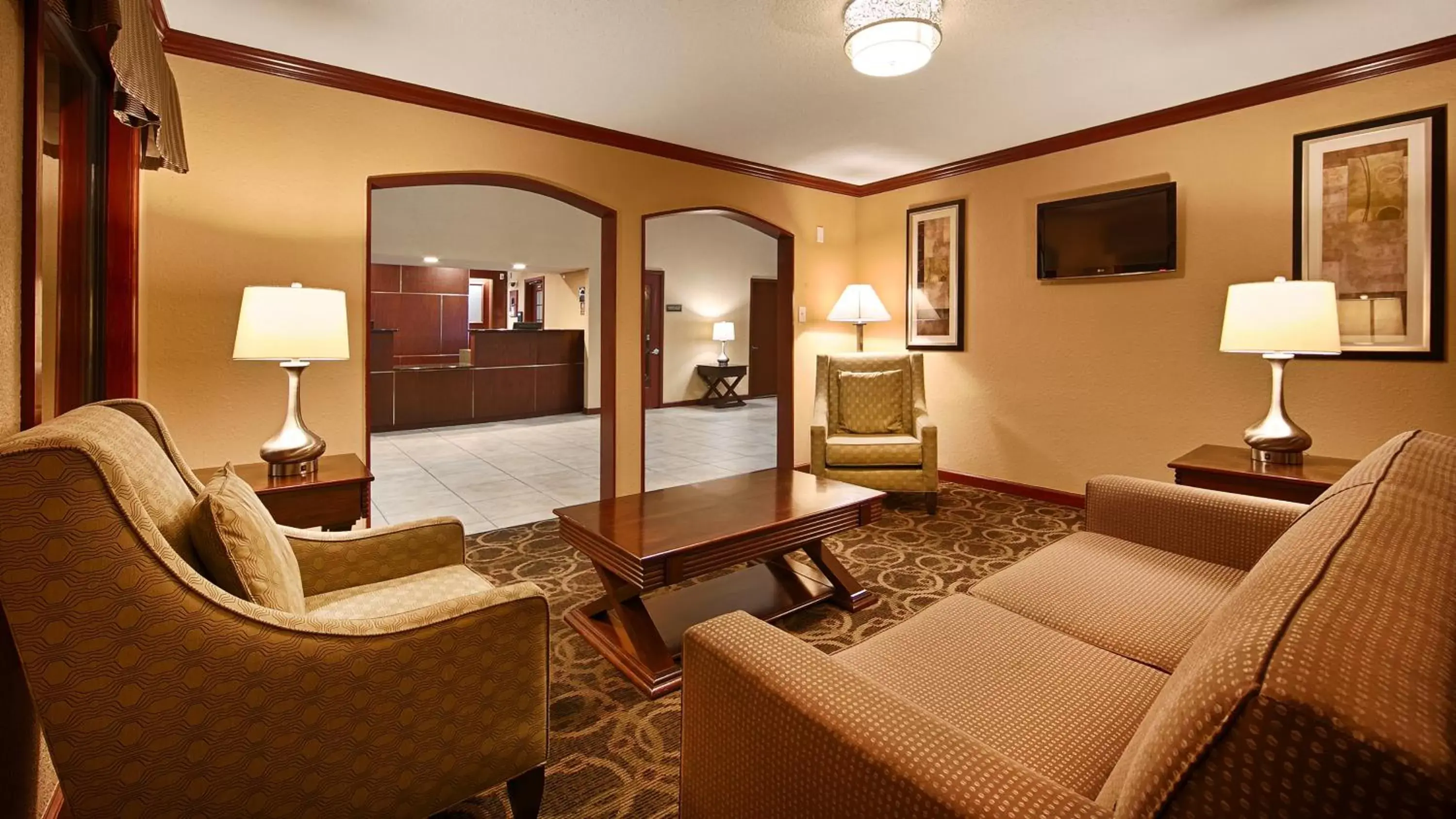 Living room, Seating Area in Best Western Plus Anderson