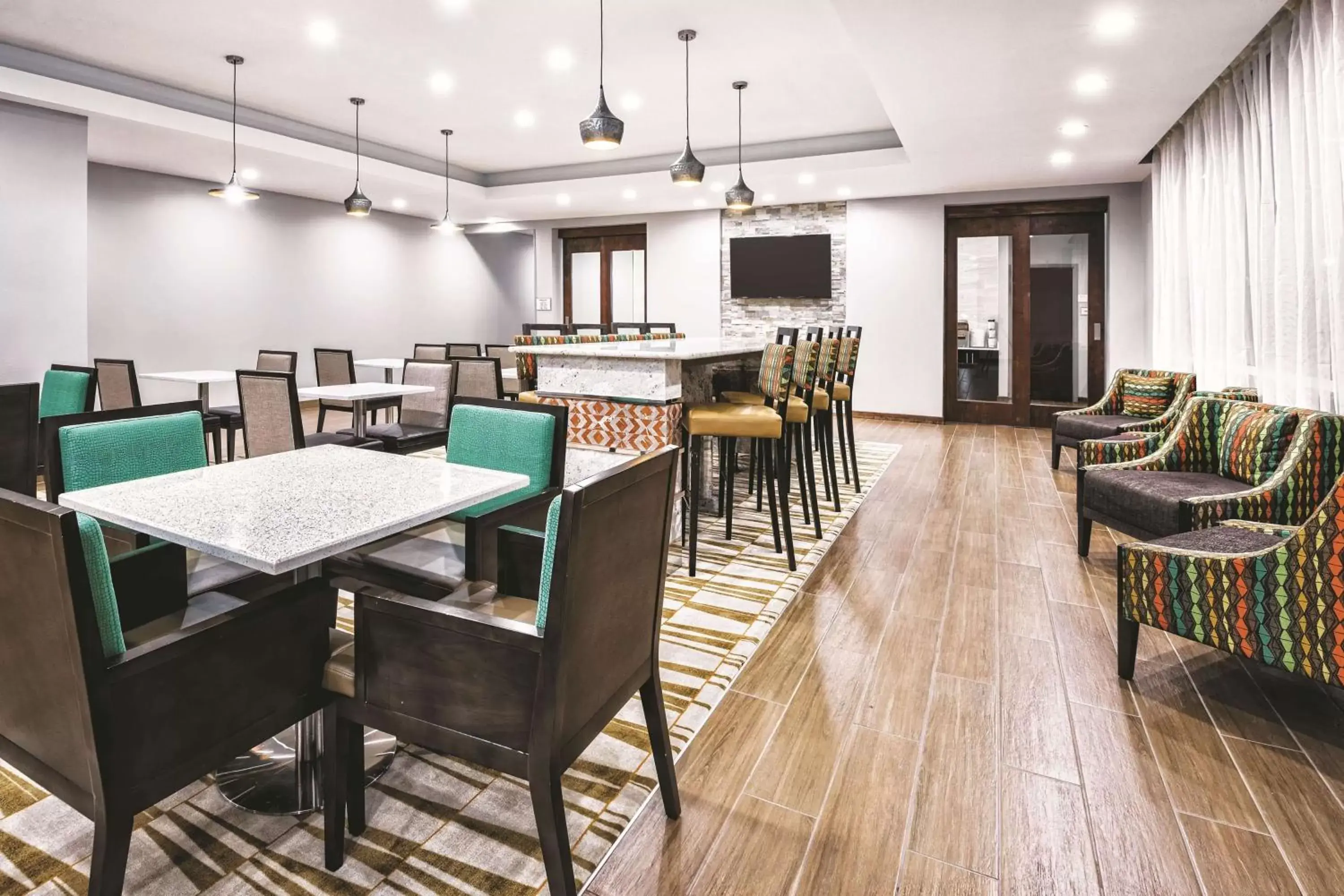 Restaurant/places to eat in La Quinta by Wyndham San Antonio by Frost Bank Center Restaurant/places to eat in La Quinta by Wyndham San Antonio by Frost Bank Center