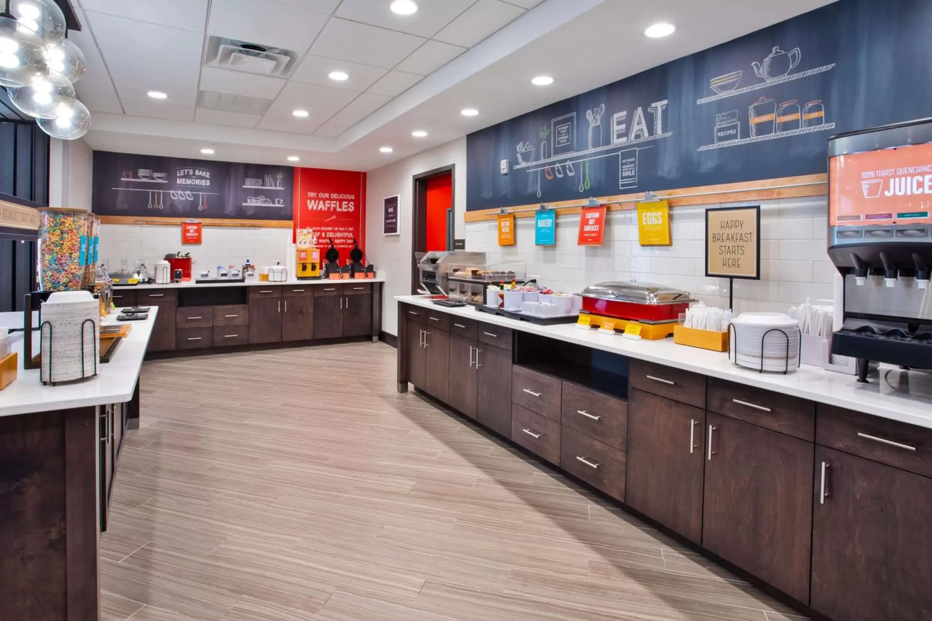 Breakfast, Kitchen/Kitchenette in Hampton Inn Union City, Tn