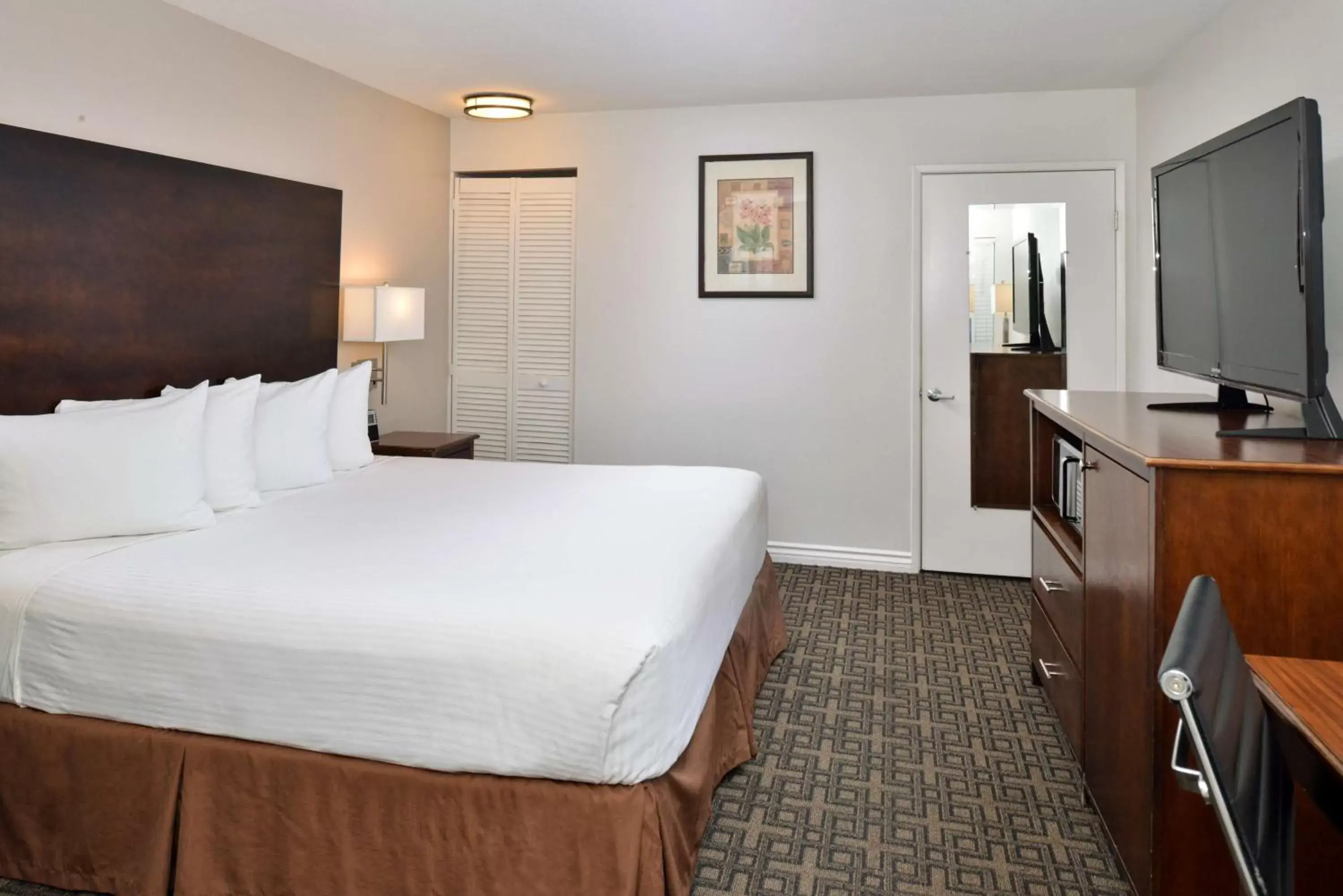 Photo of the whole room, Bed in Best Western Kettleman City Inn & Suites