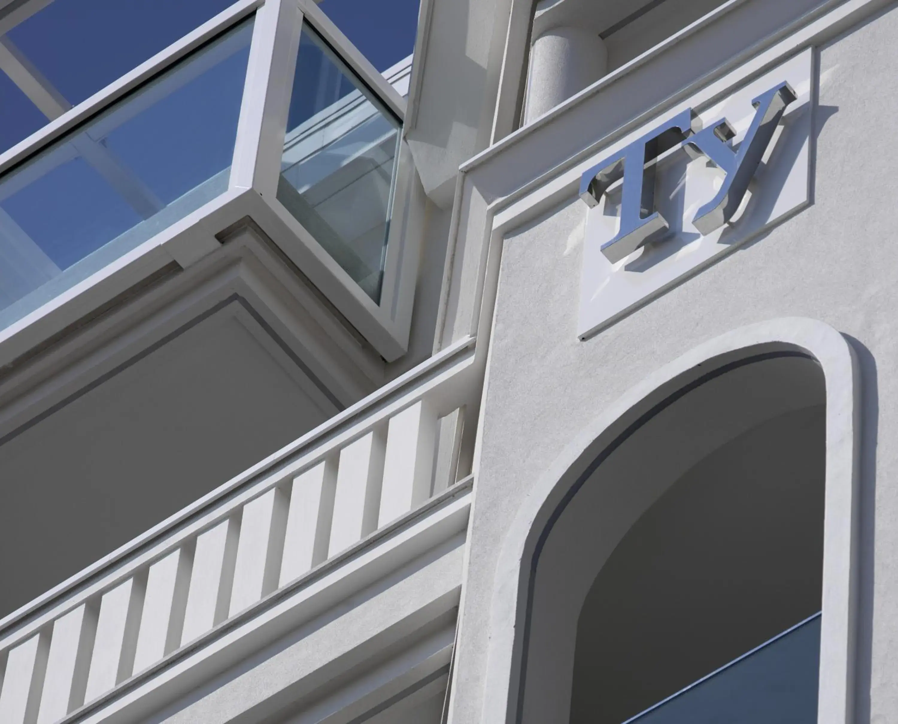 Facade/entrance, Balcony/Terrace in Hotel Tiffany's