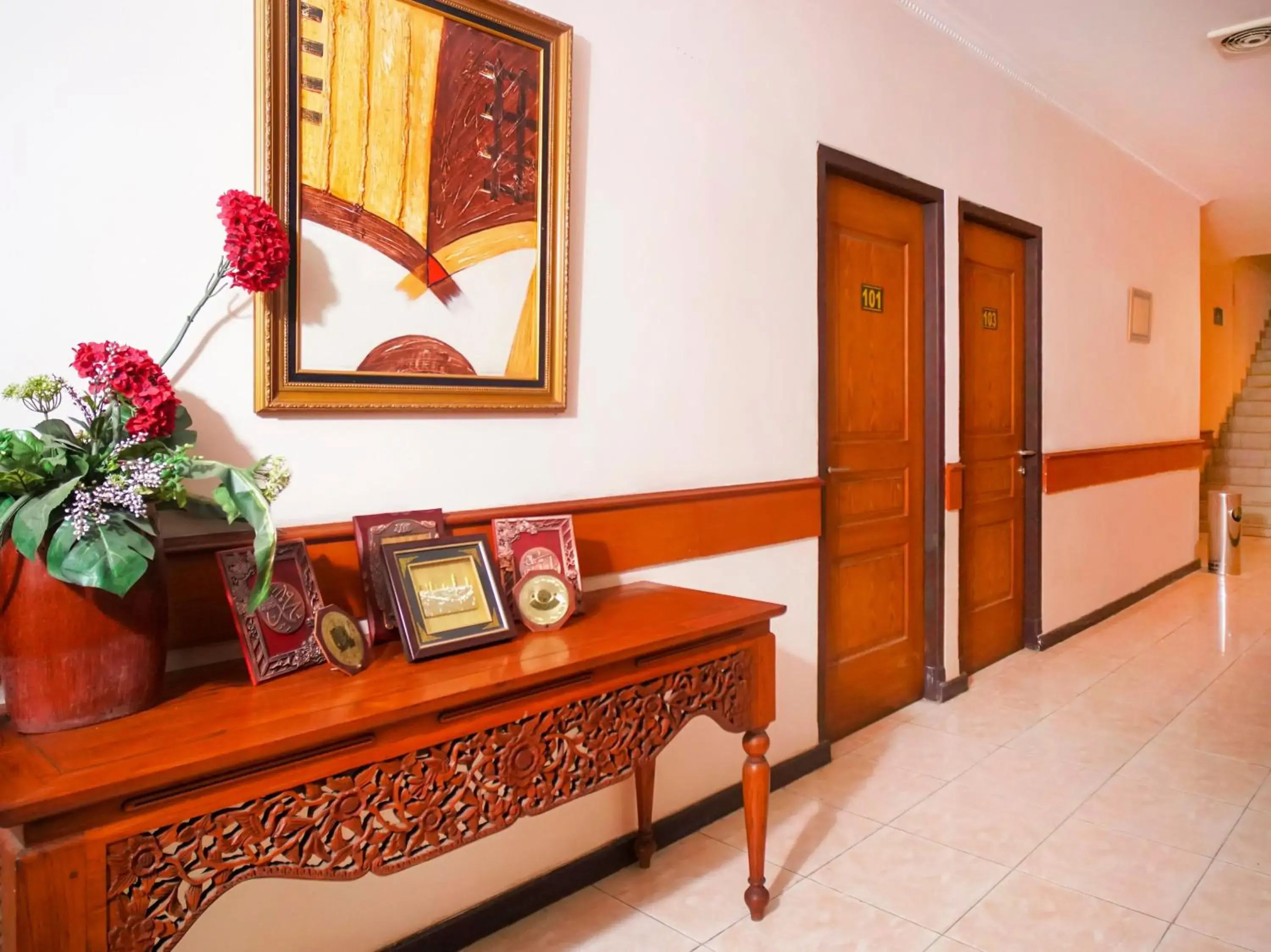 Lobby or reception in Capital O 142 Hotel Al Furqon Syariah