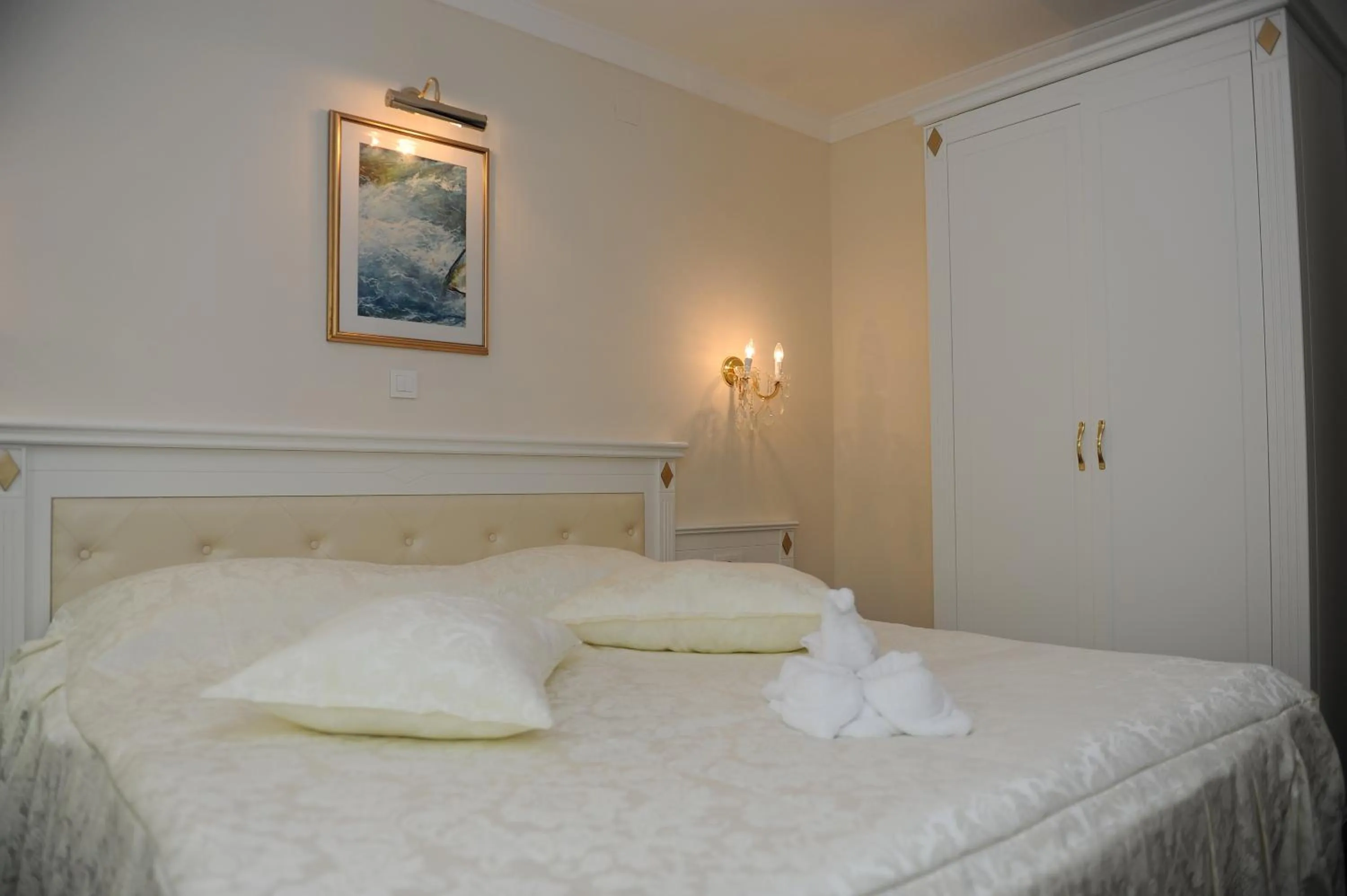 Decorative detail, Bed in Millenium Palace