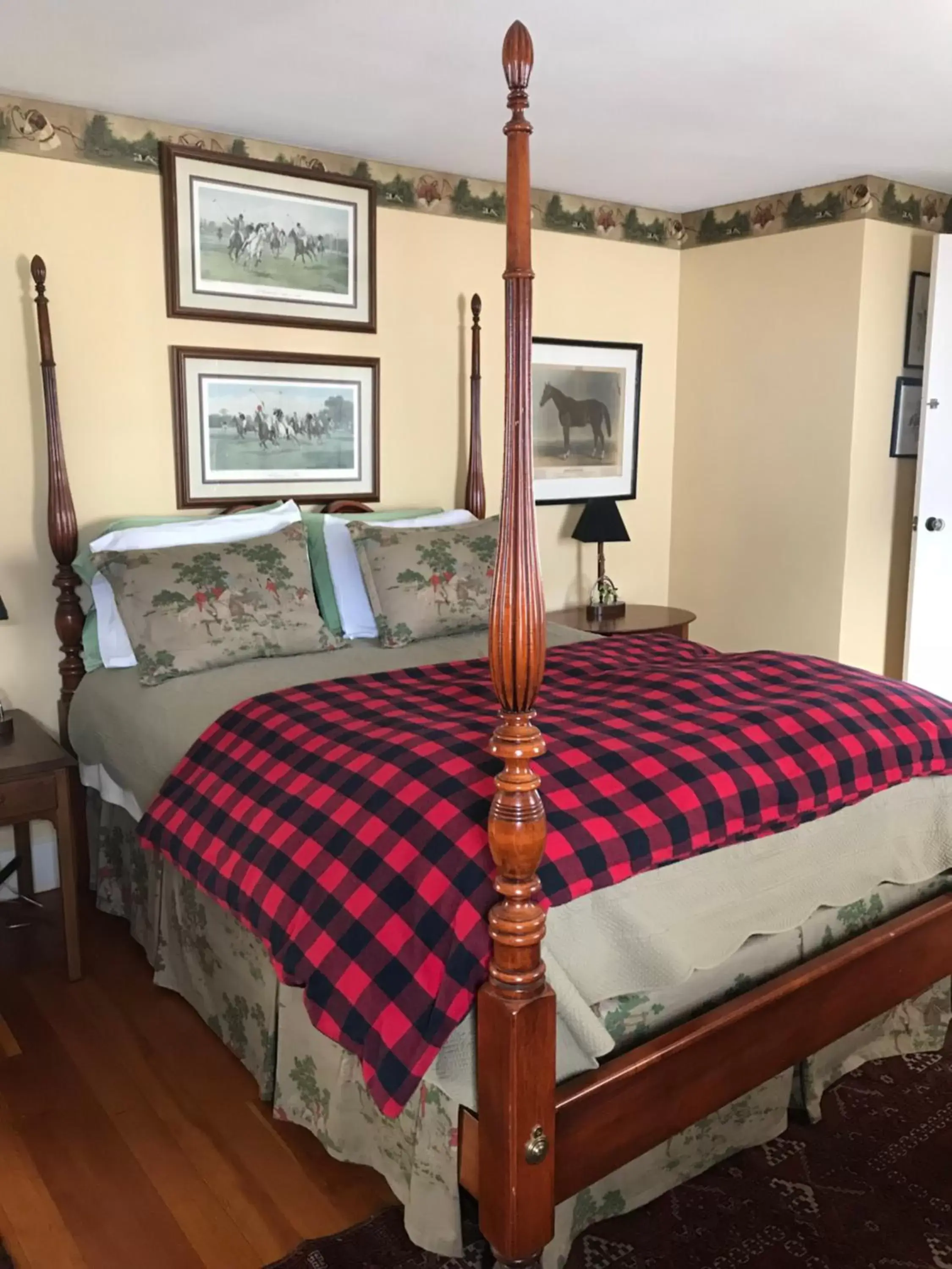 Bed in Topsides Bed & Breakfast