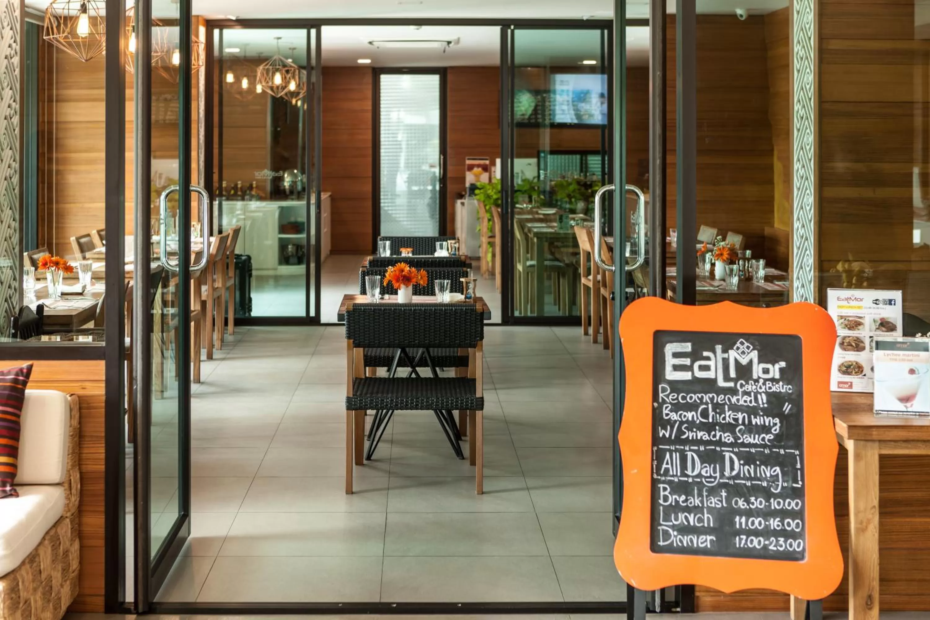 Restaurant/places to eat in Cmor by Recall Hotels SHA Extra Plus