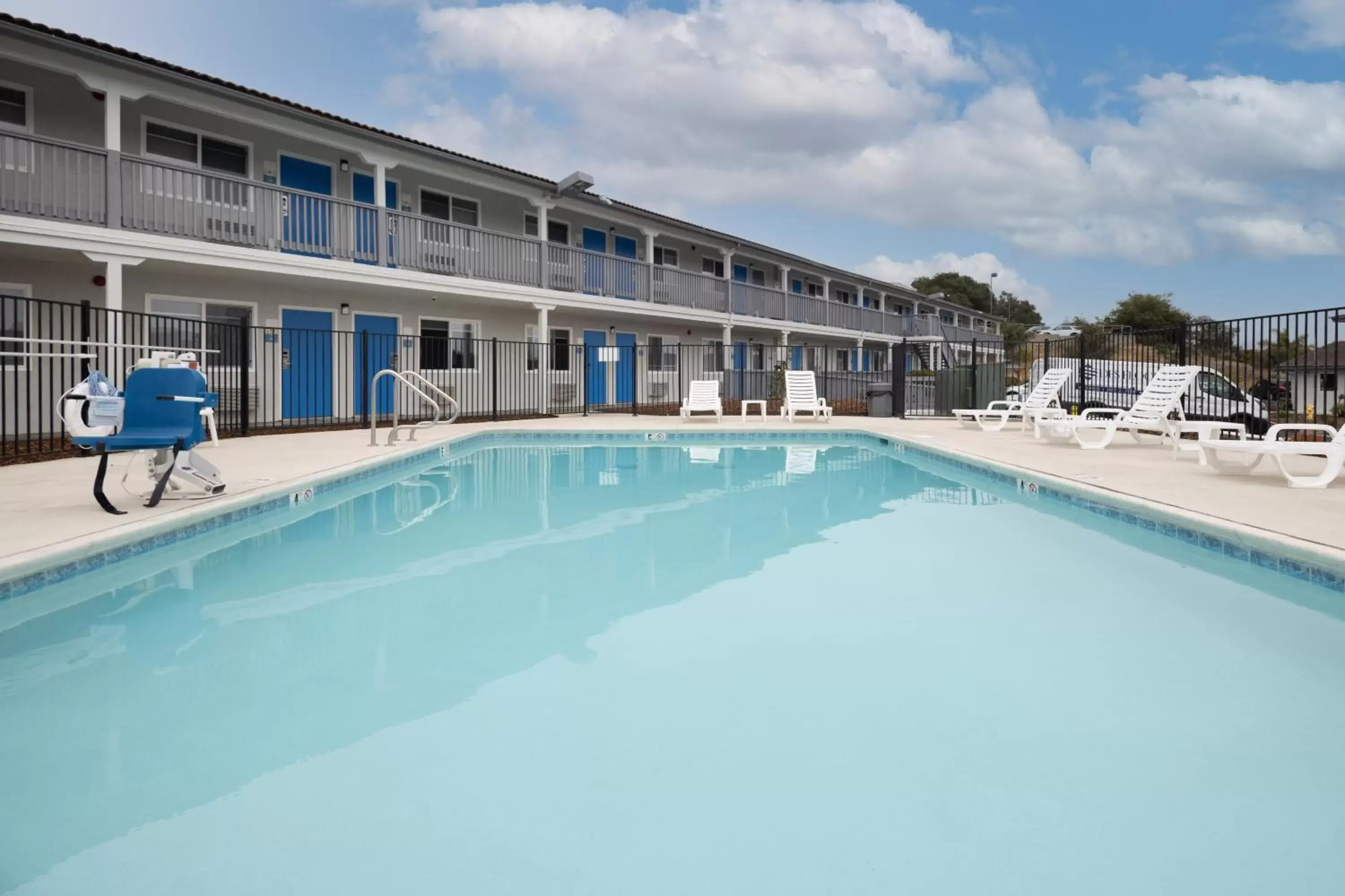 Swimming Pool in Pismo View Inn