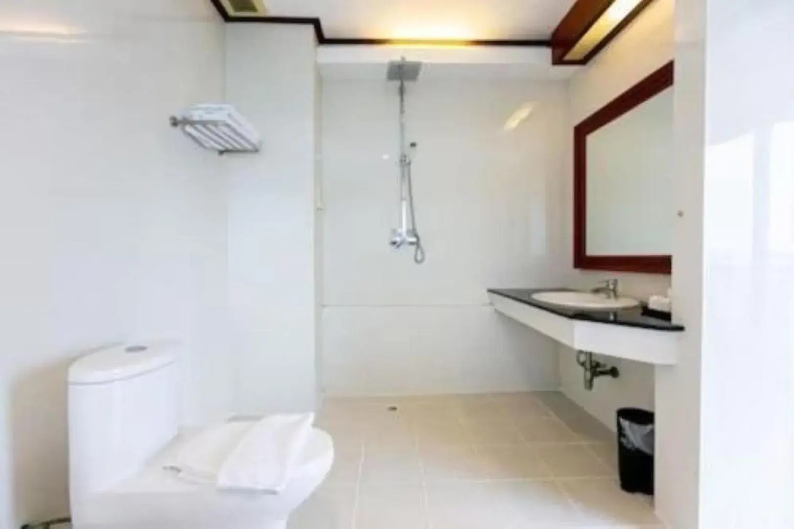 Shower, Bathroom in The President Hotel at Chokchai 4
