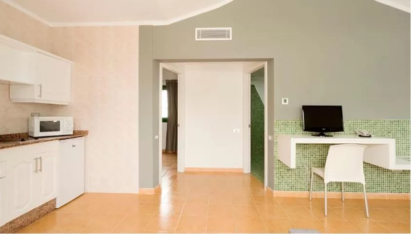 Kitchen or kitchenette in Hyde Park Lane