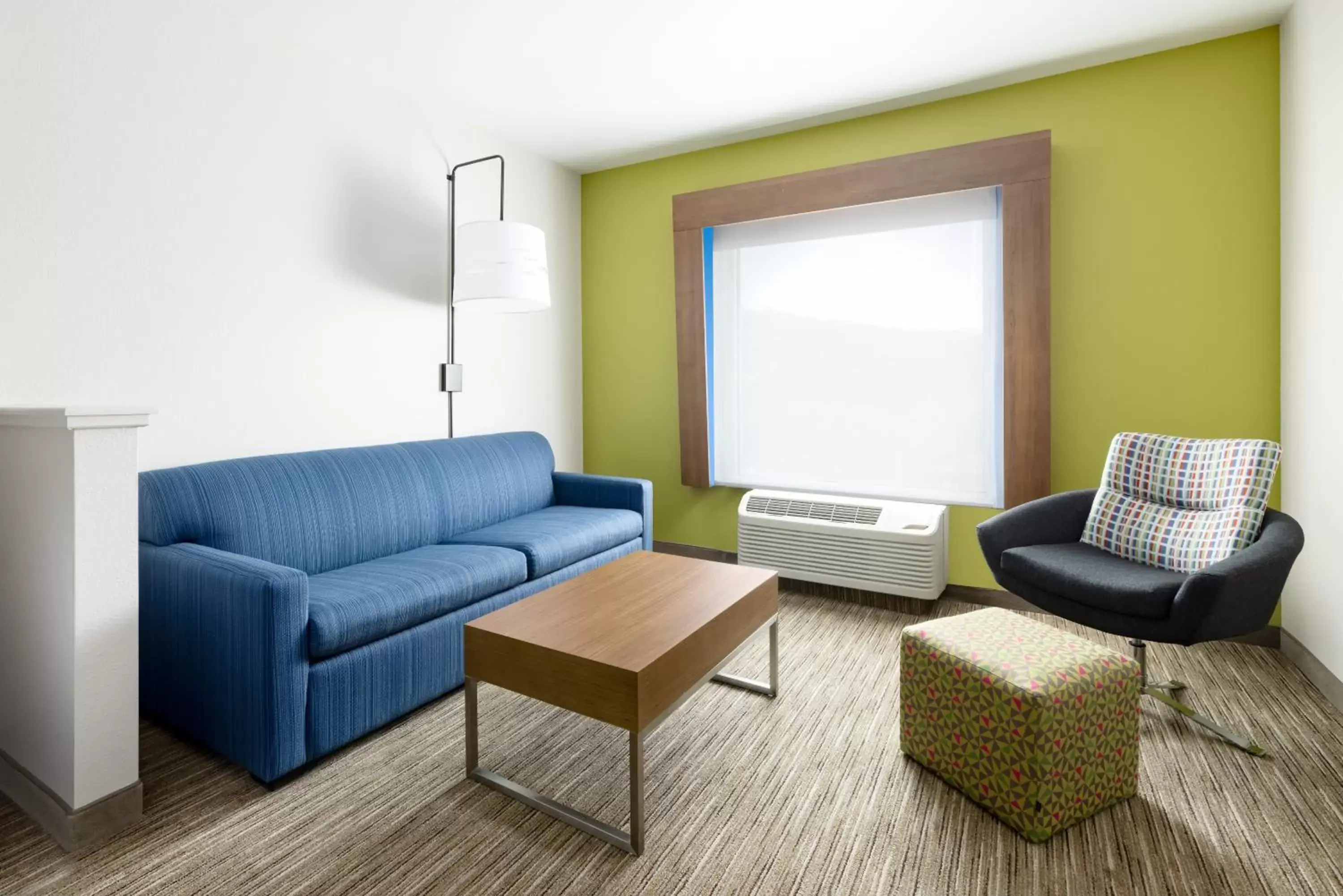 Bedroom, Seating Area in Holiday Inn Express & Suites Oakhurst-Yosemite Park Area, an IHG Hotel