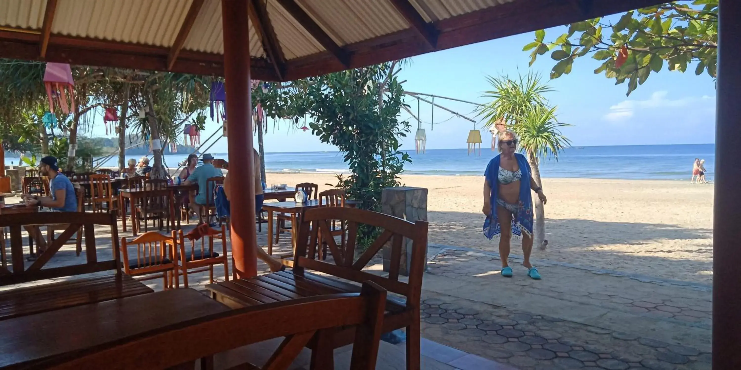 Restaurant/places to eat, Beach in D.R. Lanta Bay Resort