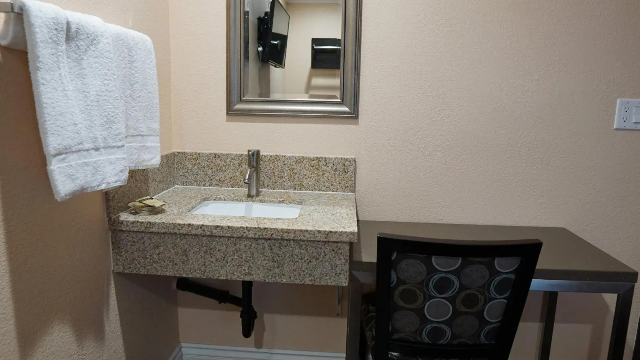 Bathroom in Holly Crest Hotel - Los Angeles, LAX Airport