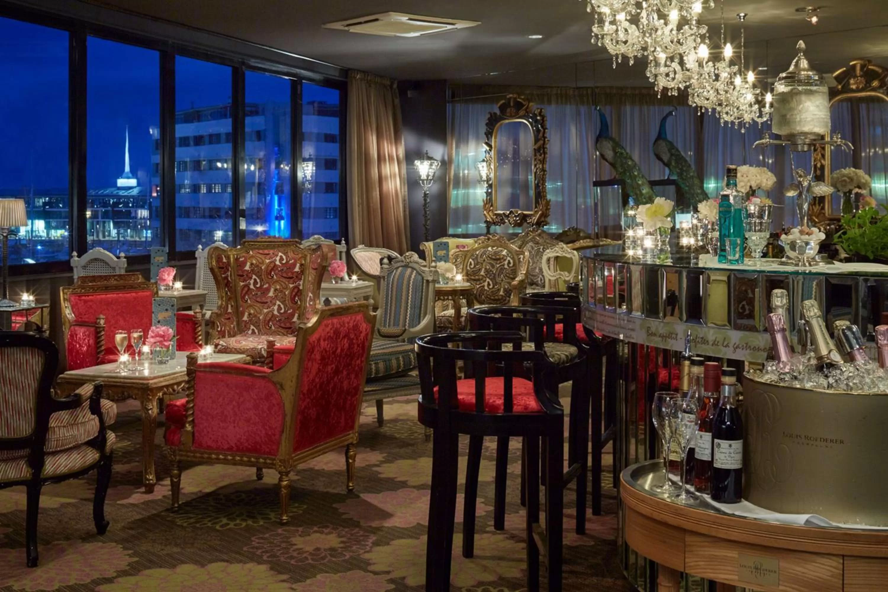 Restaurant/places to eat in QT Wellington