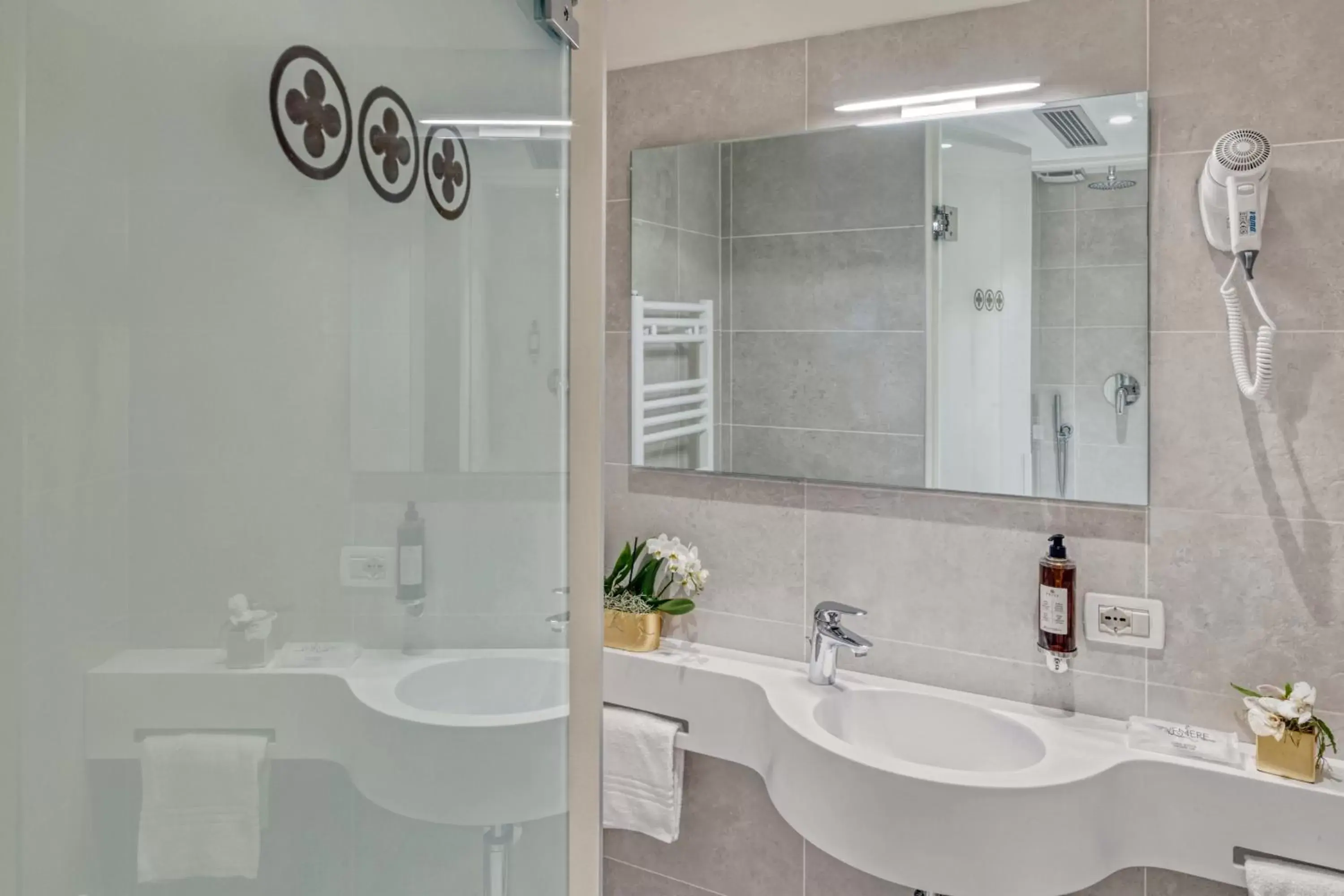 Bathroom in Hotel Nuovo Teson