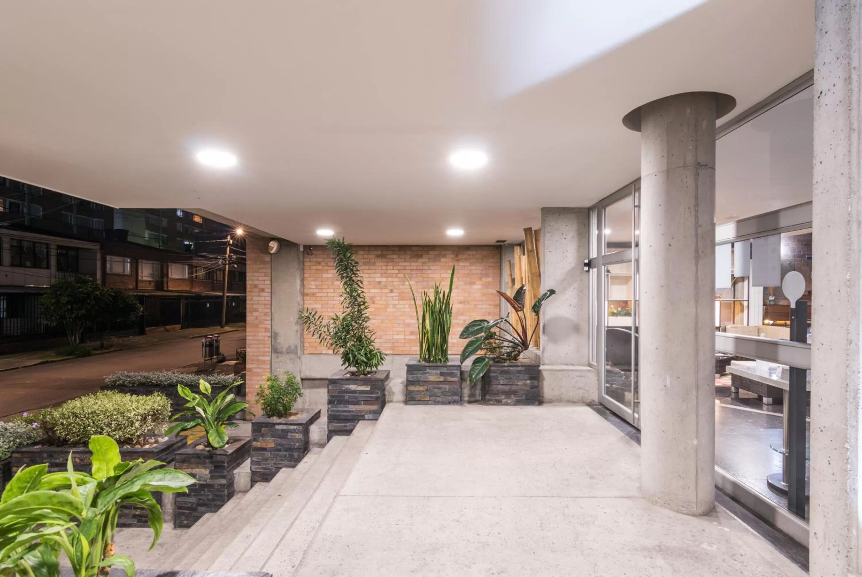 Lobby or reception in Hotel 5 Elementos Corferias by HBP