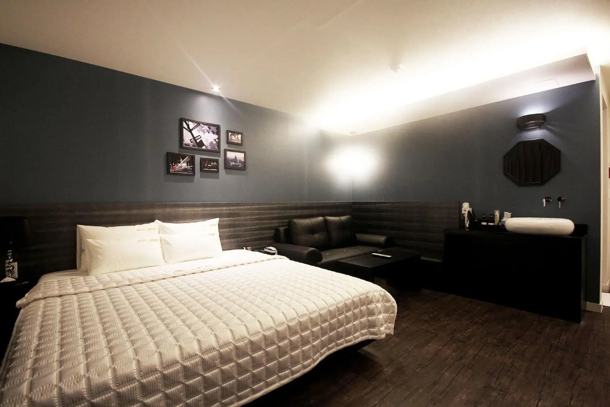 Bedroom, Bed in Mu Hotel