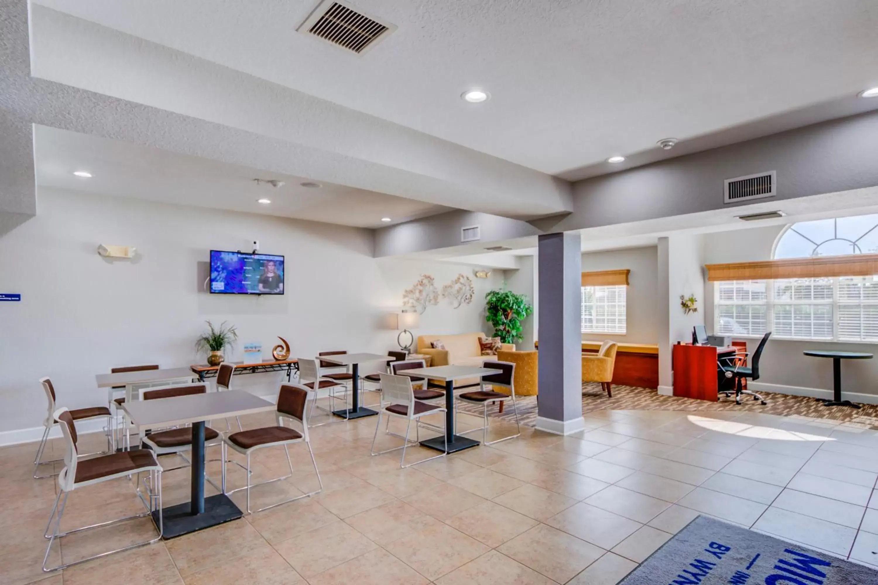 Lobby or reception in Microtel Inn and Suites - Zephyrhills