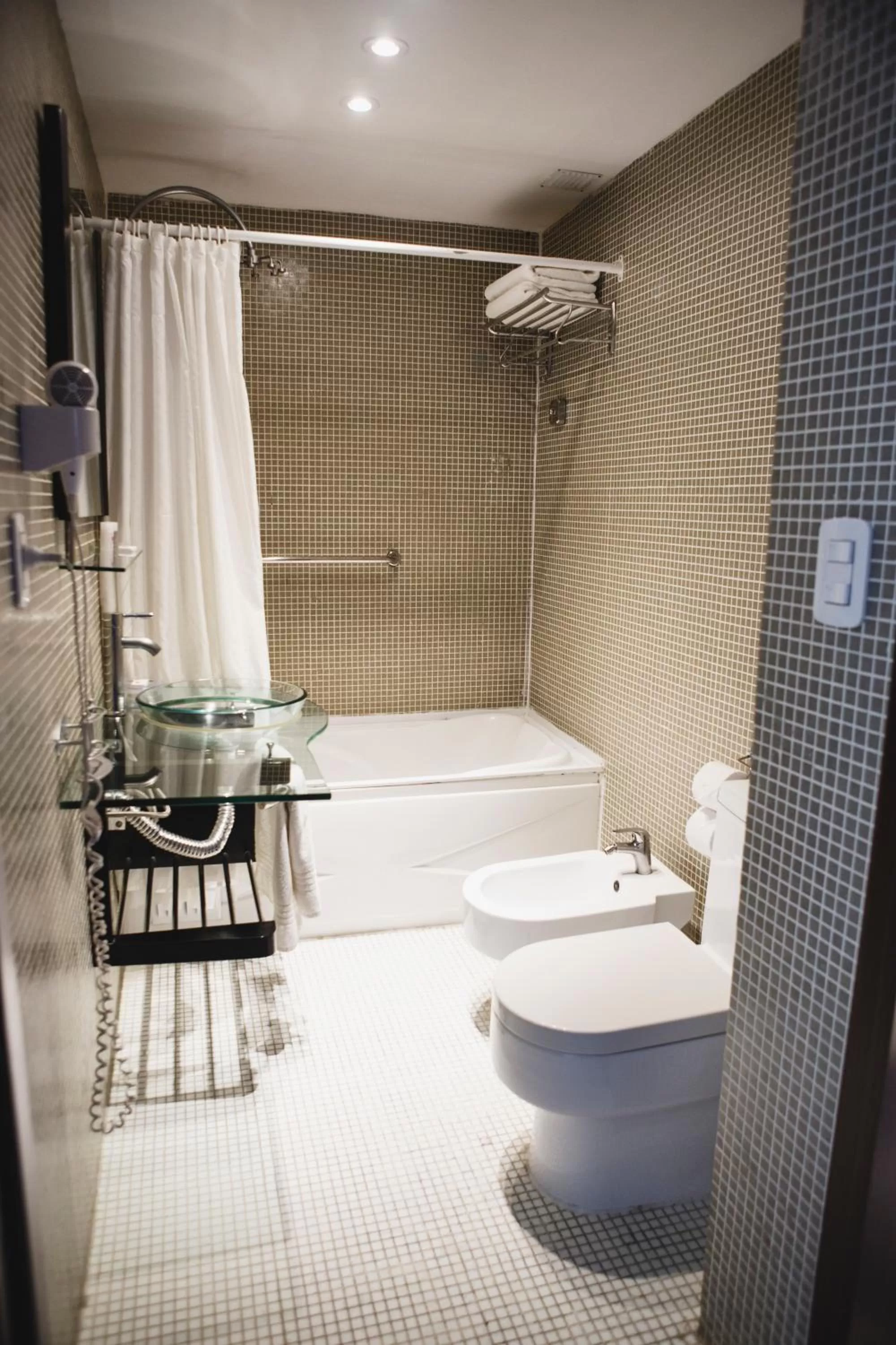 Bathroom in Ker Urquiza Hotel