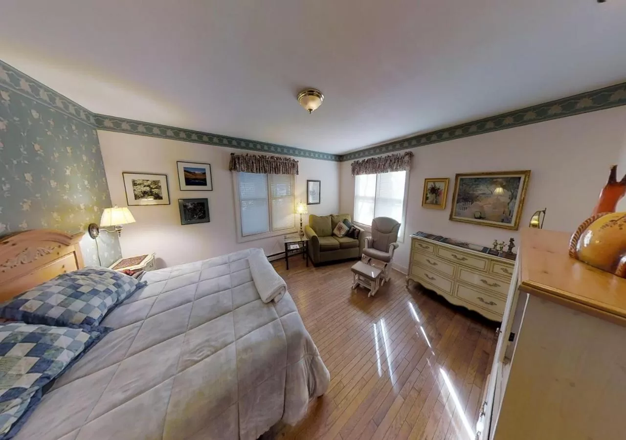 Bed in Dodgeton Creek Inn