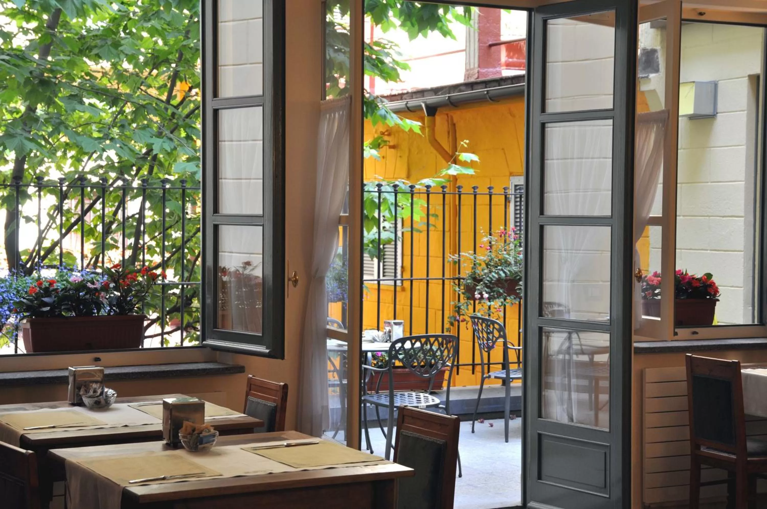 Restaurant/places to eat in Hotel Roma e Rocca Cavour