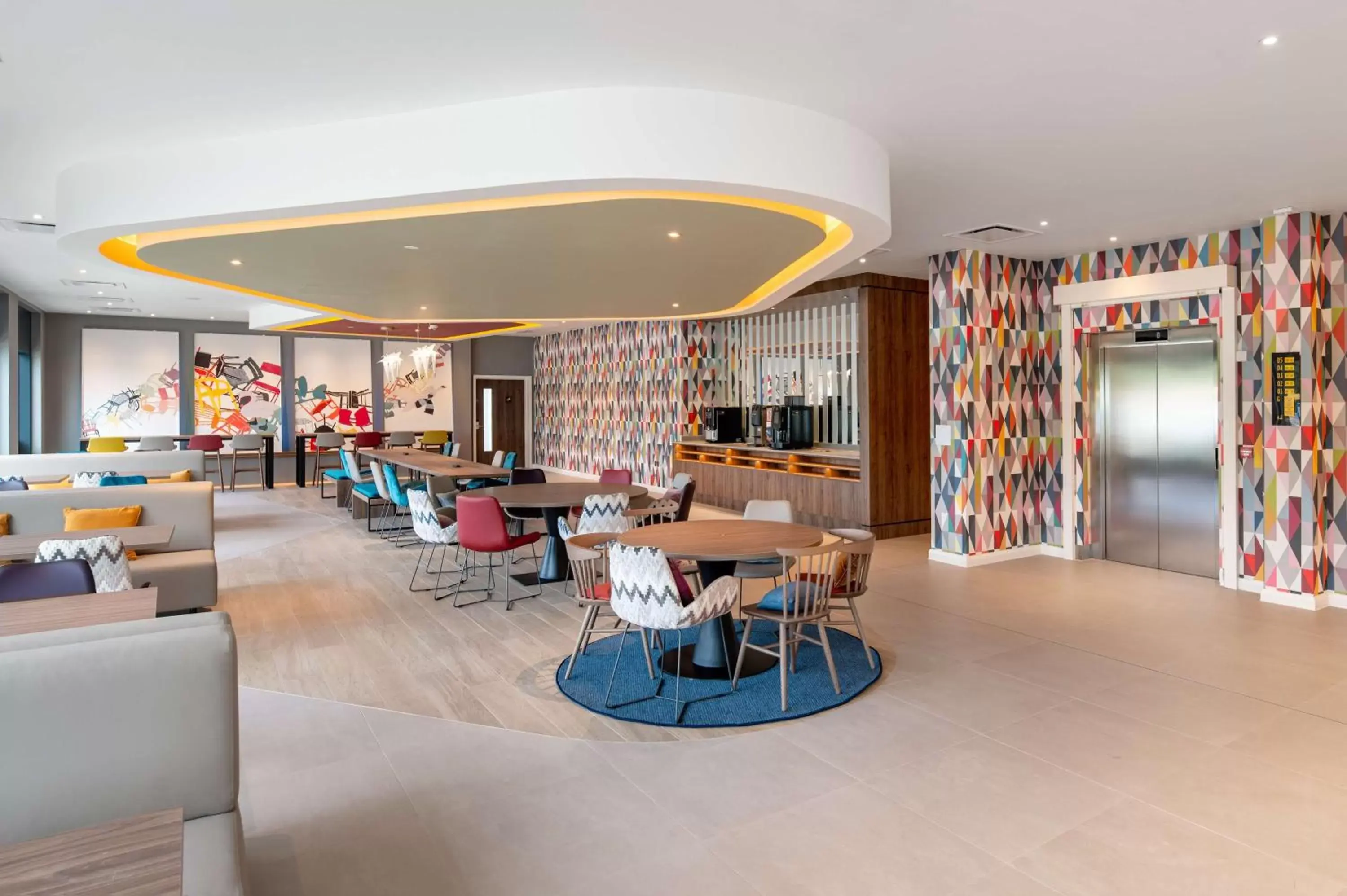 Lobby or reception, Restaurant/Places to Eat in Hampton by Hilton High Wycombe